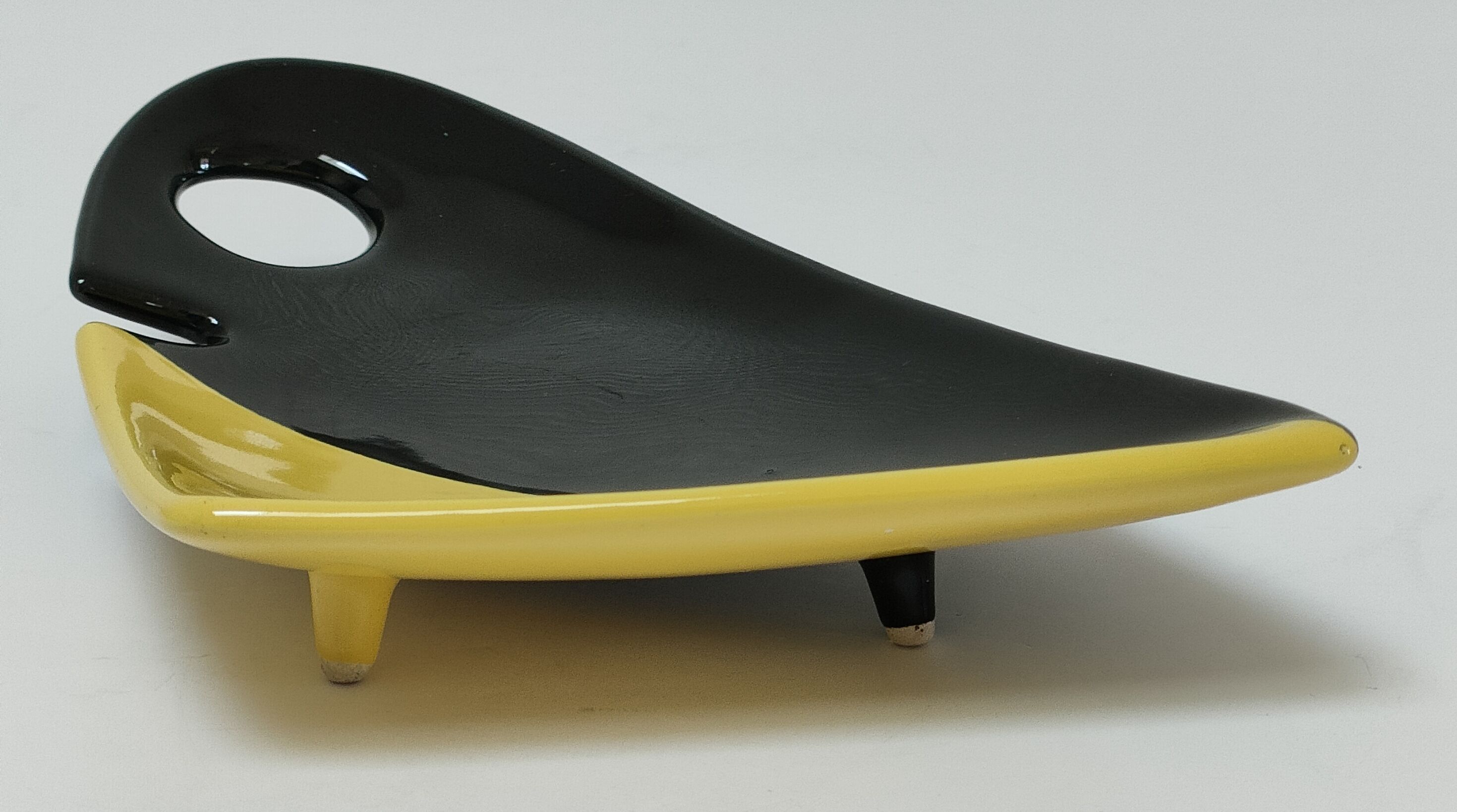 Empty pocket anthropomorphic ceramic black and yellow design 50s