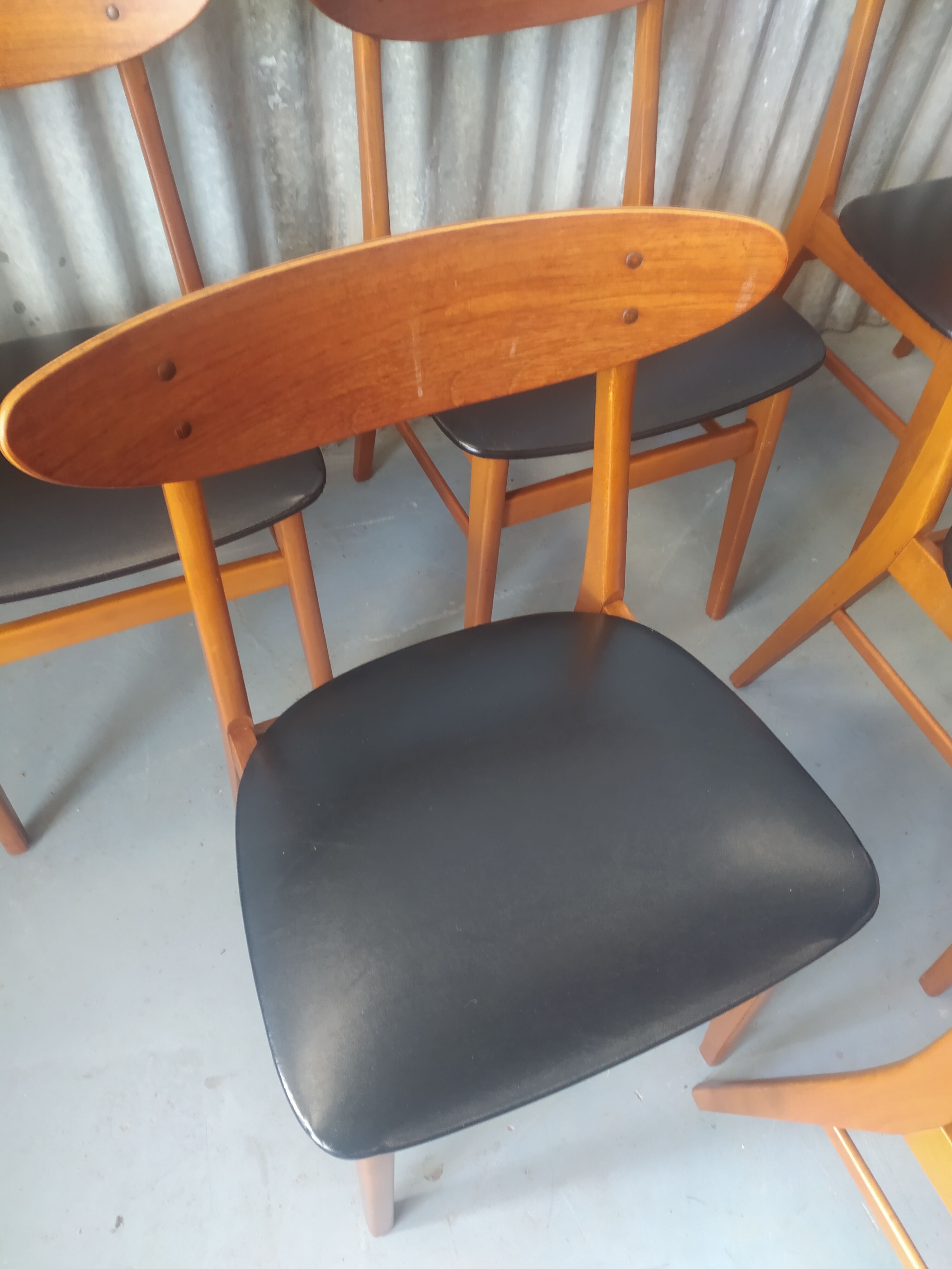 Suite de 6 chaises n°210 en teck Farstrup Mobel