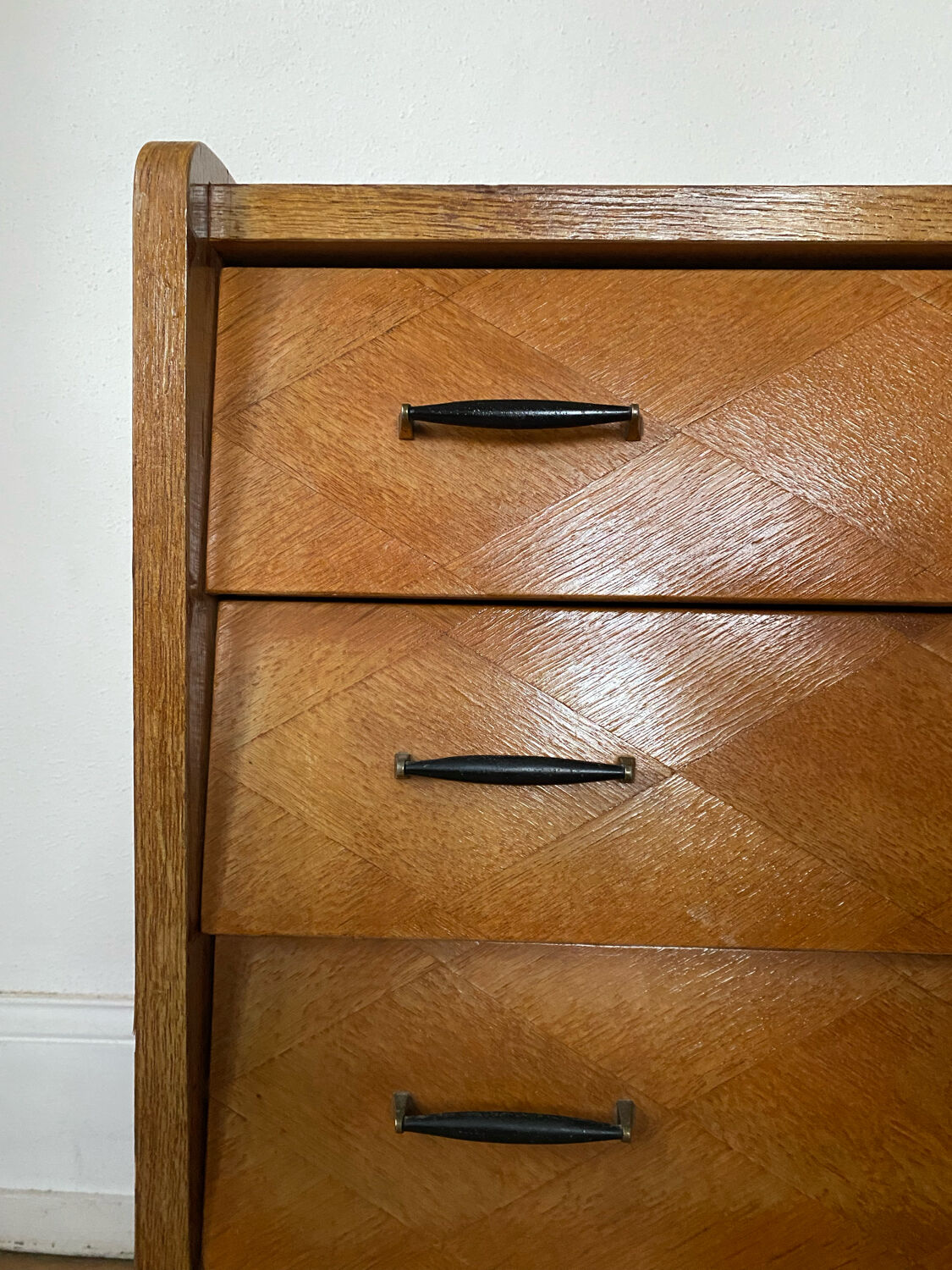 Vintage dresser feet compass 60s