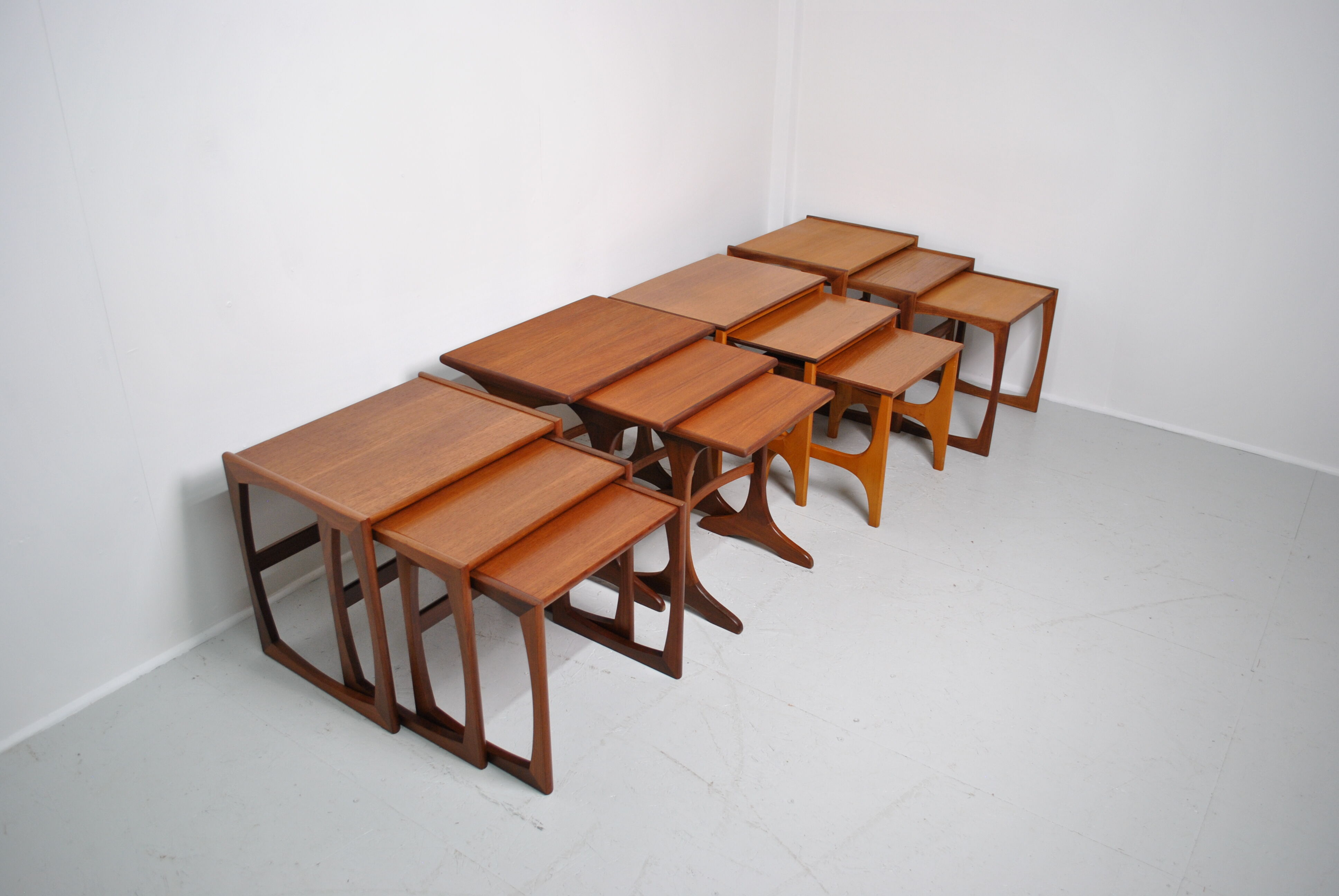 Table gigogne Gplan en teck 1970