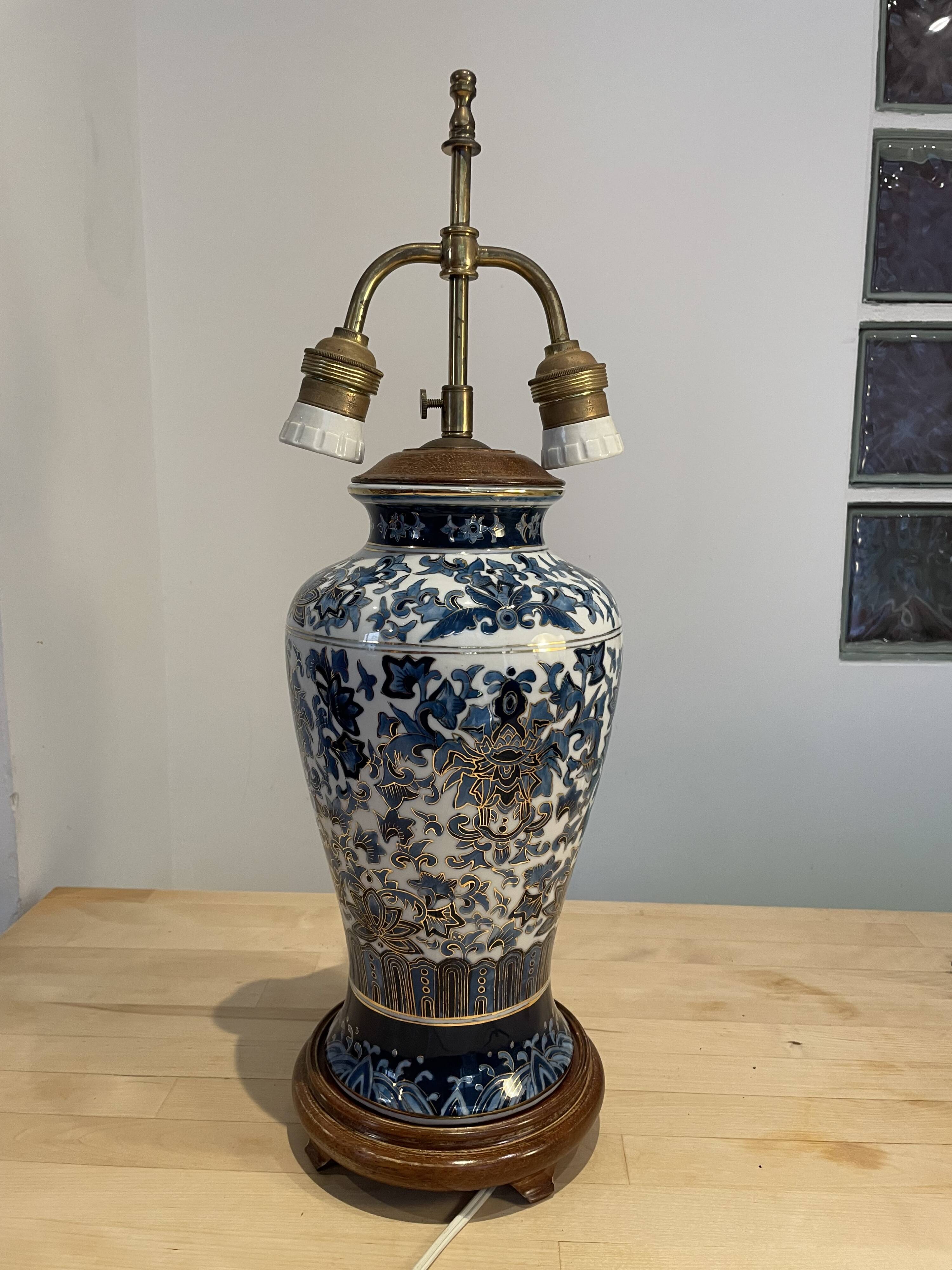 Chinese porcelain table lamp