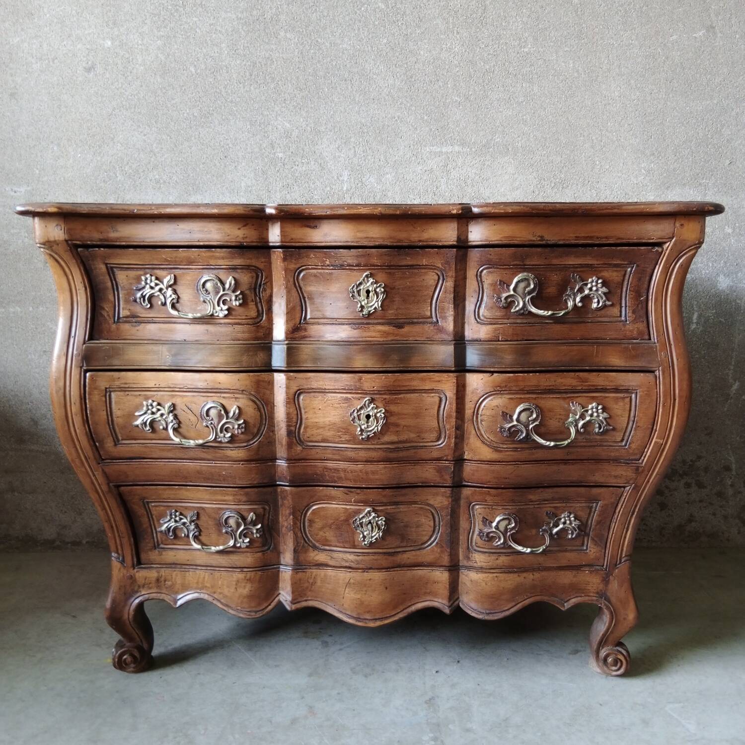 Commode tombeau bordelaise Louis XV