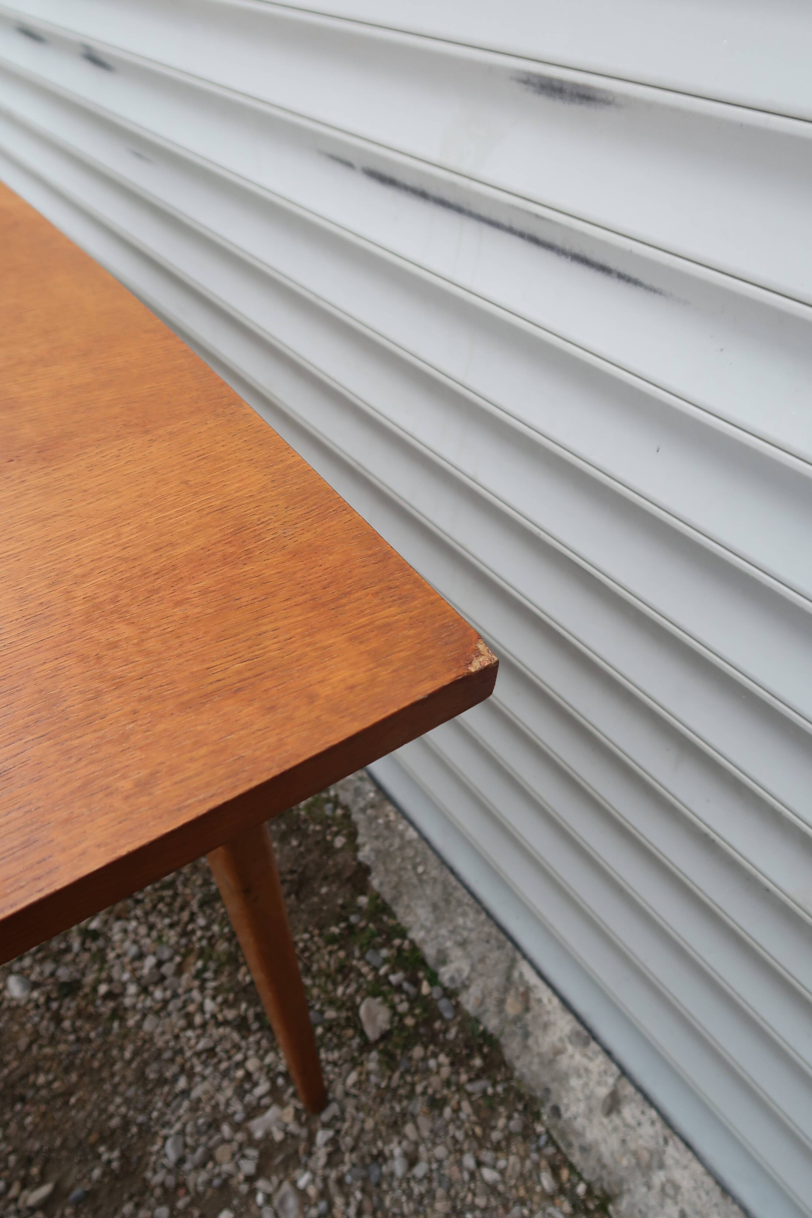 Scandinavian table compass feet