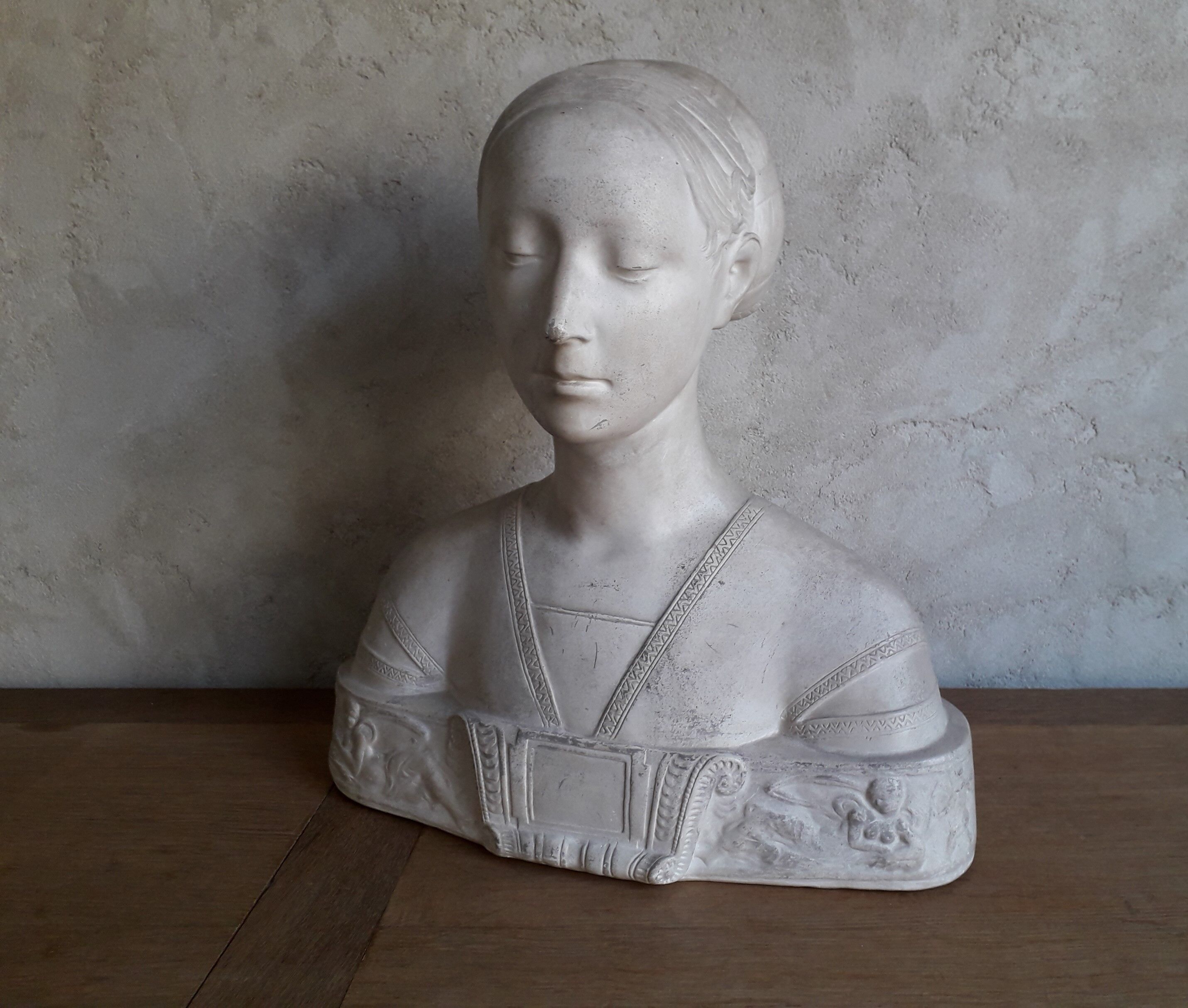 Buste en plâtre de femme ateliers du Louvre