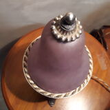 Lampe de chevet sur pied en regule avec tulipepate de verre pourpre violet leger
