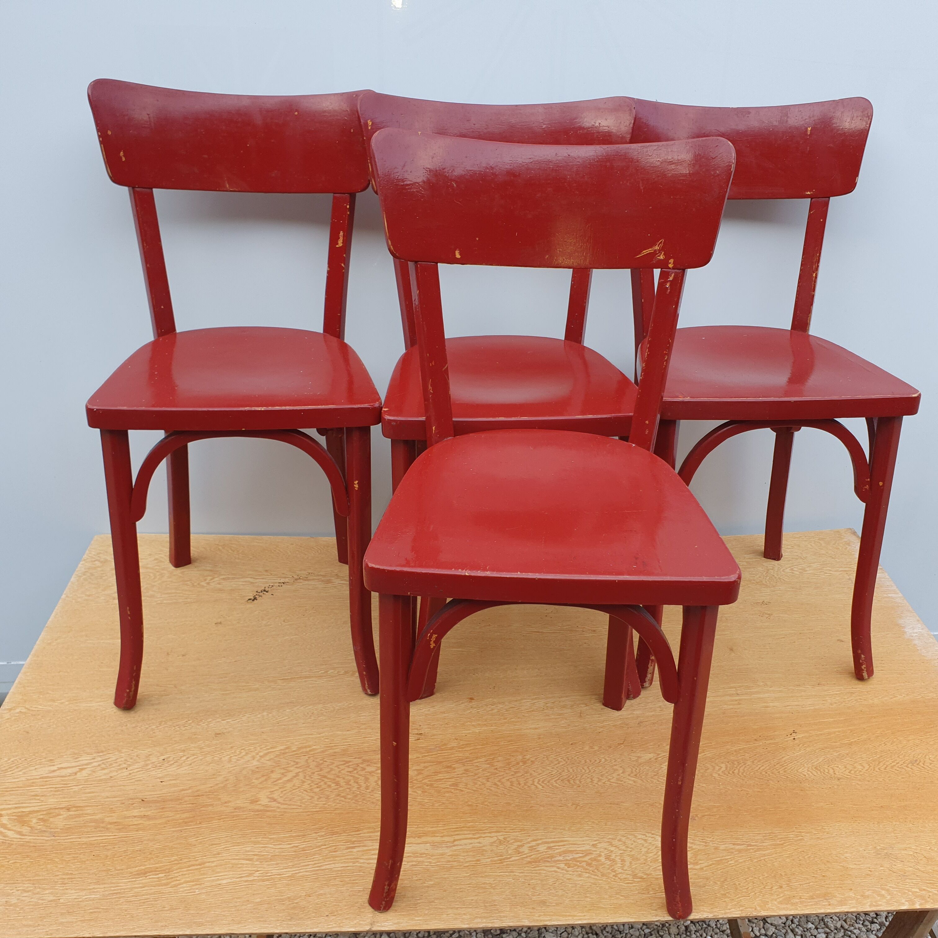 4 red chairs bistro Baumann