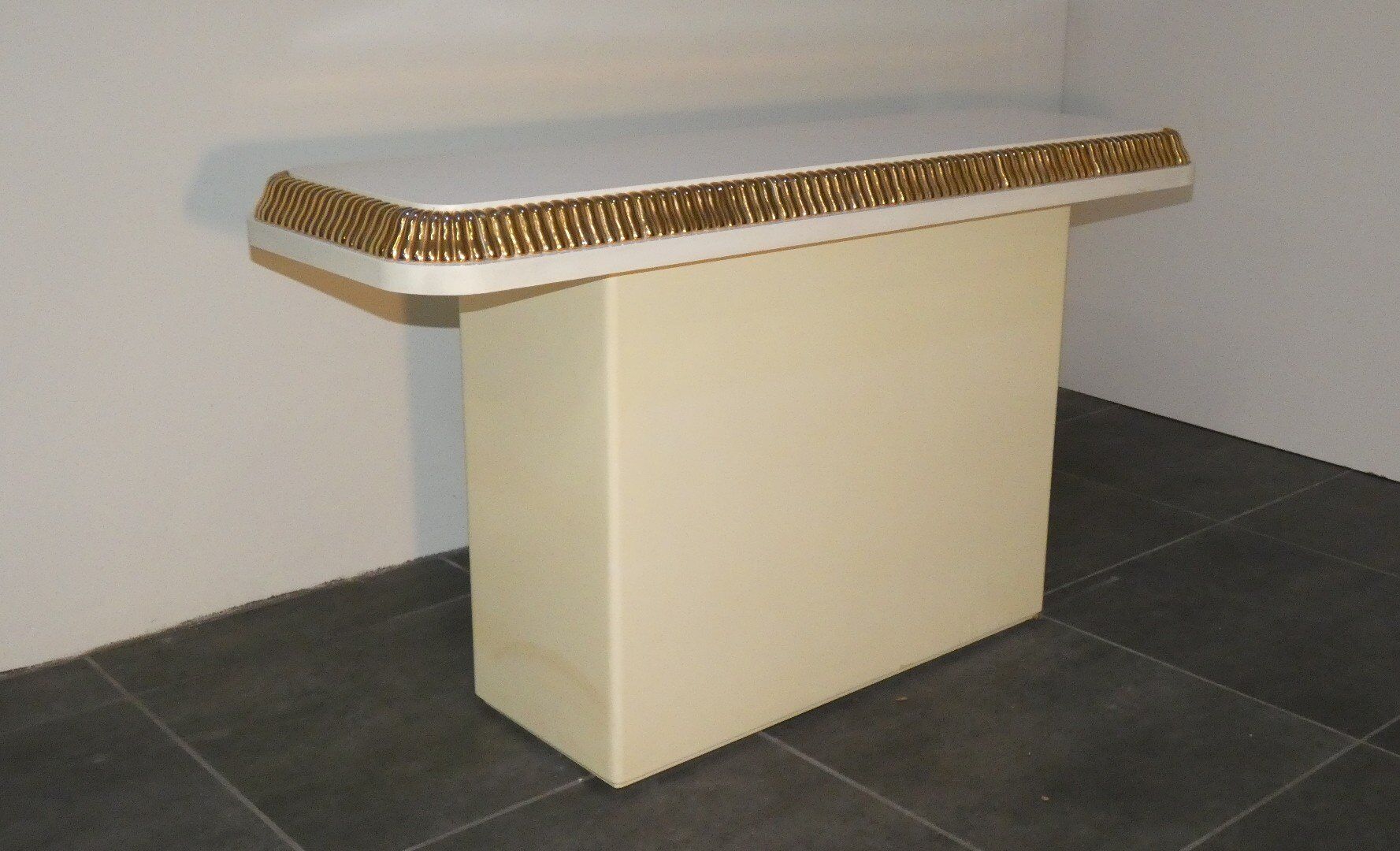 Console Regency avec finition ivoire et dorée dans le style d'Alain Delon pour Maison Jansen, France, années 70