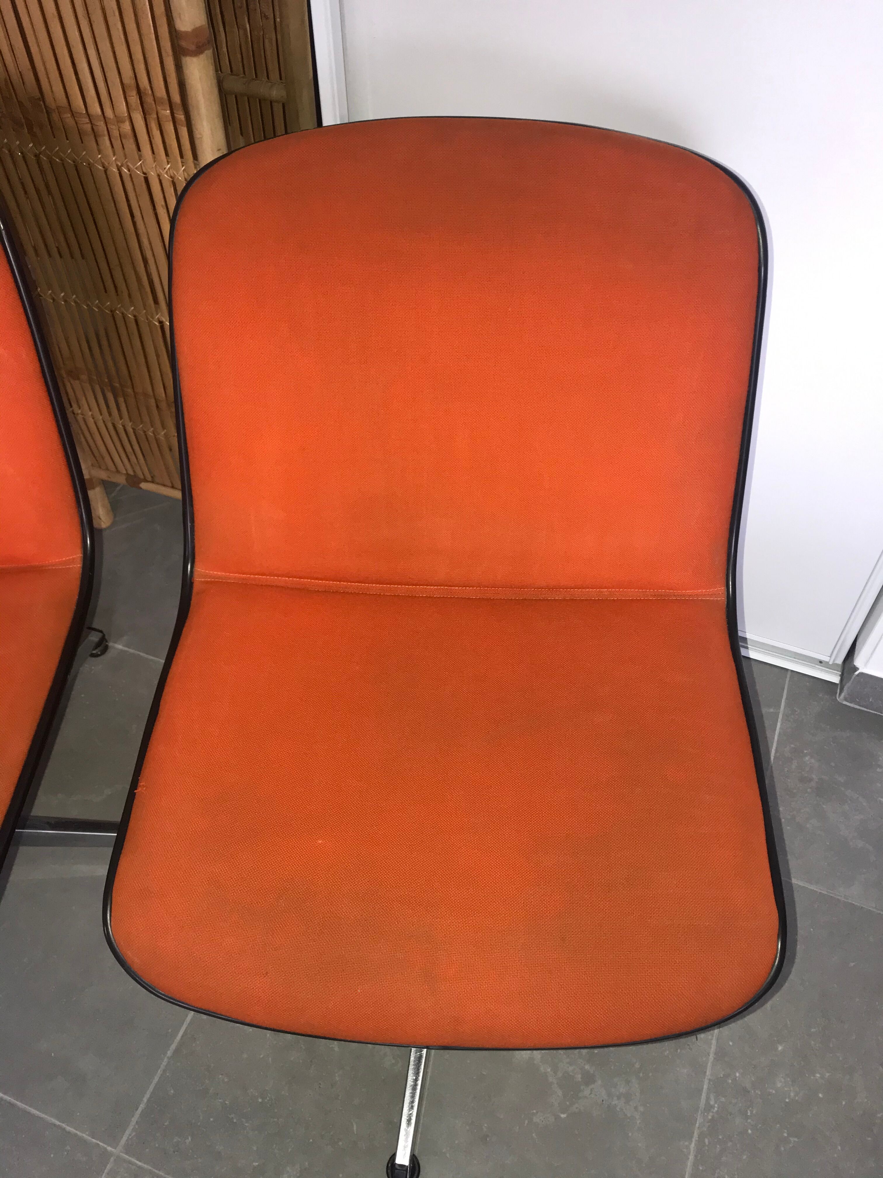 Paire de fauteuils de bureau pivotant orange année 70