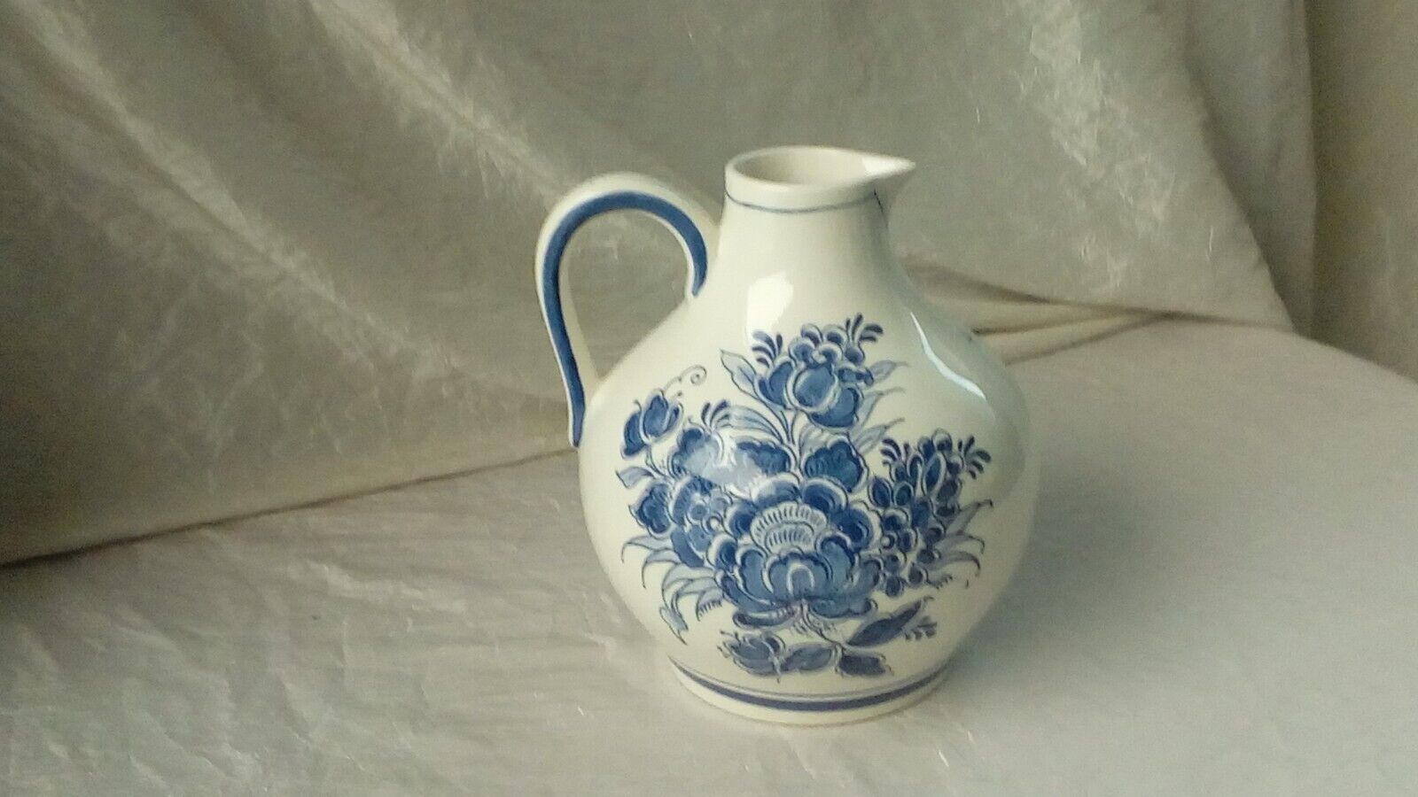Earthenware jug pitcher Delft blauw Holland