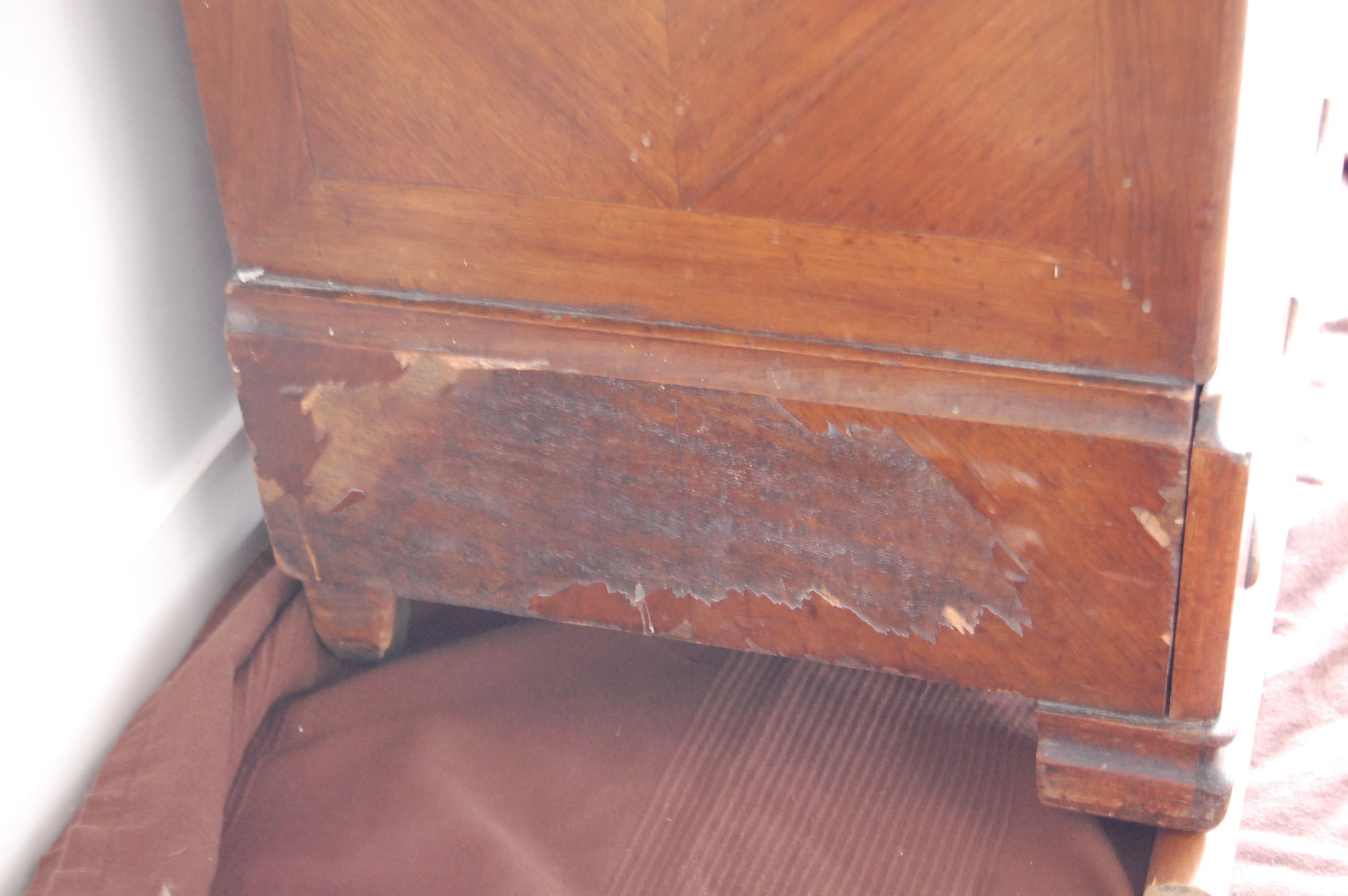 Hat gendarme armoire