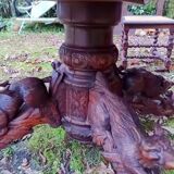 table de chasse ovale  1850  avec pieds central avec animaux scluptés
