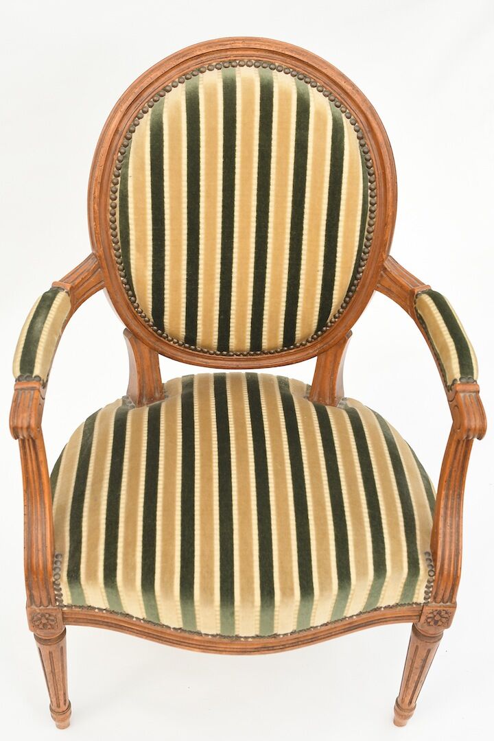 Louis XVI-style convertible chair