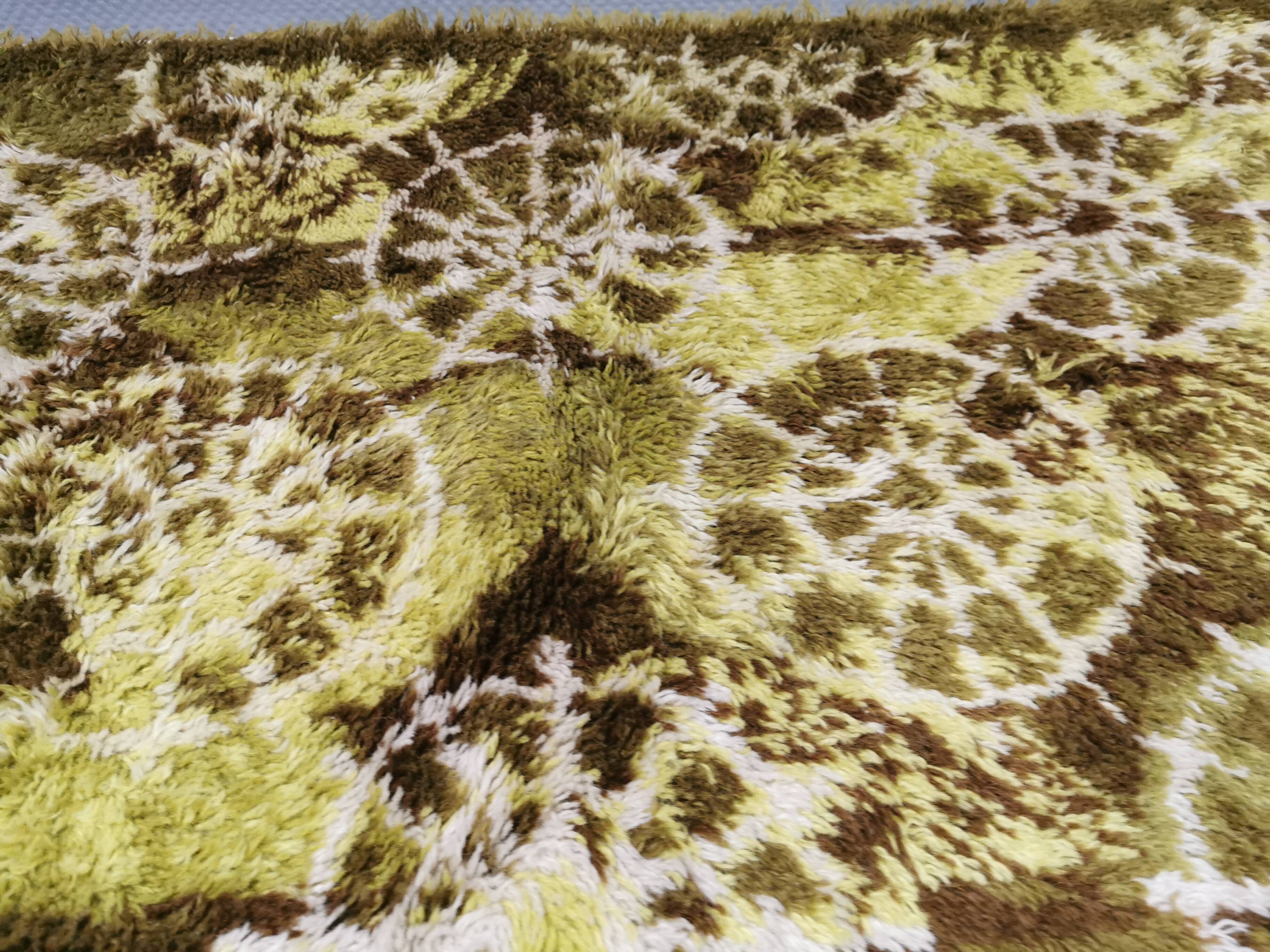 Swedish wool rya rug. Estimated from the 1970-80s.