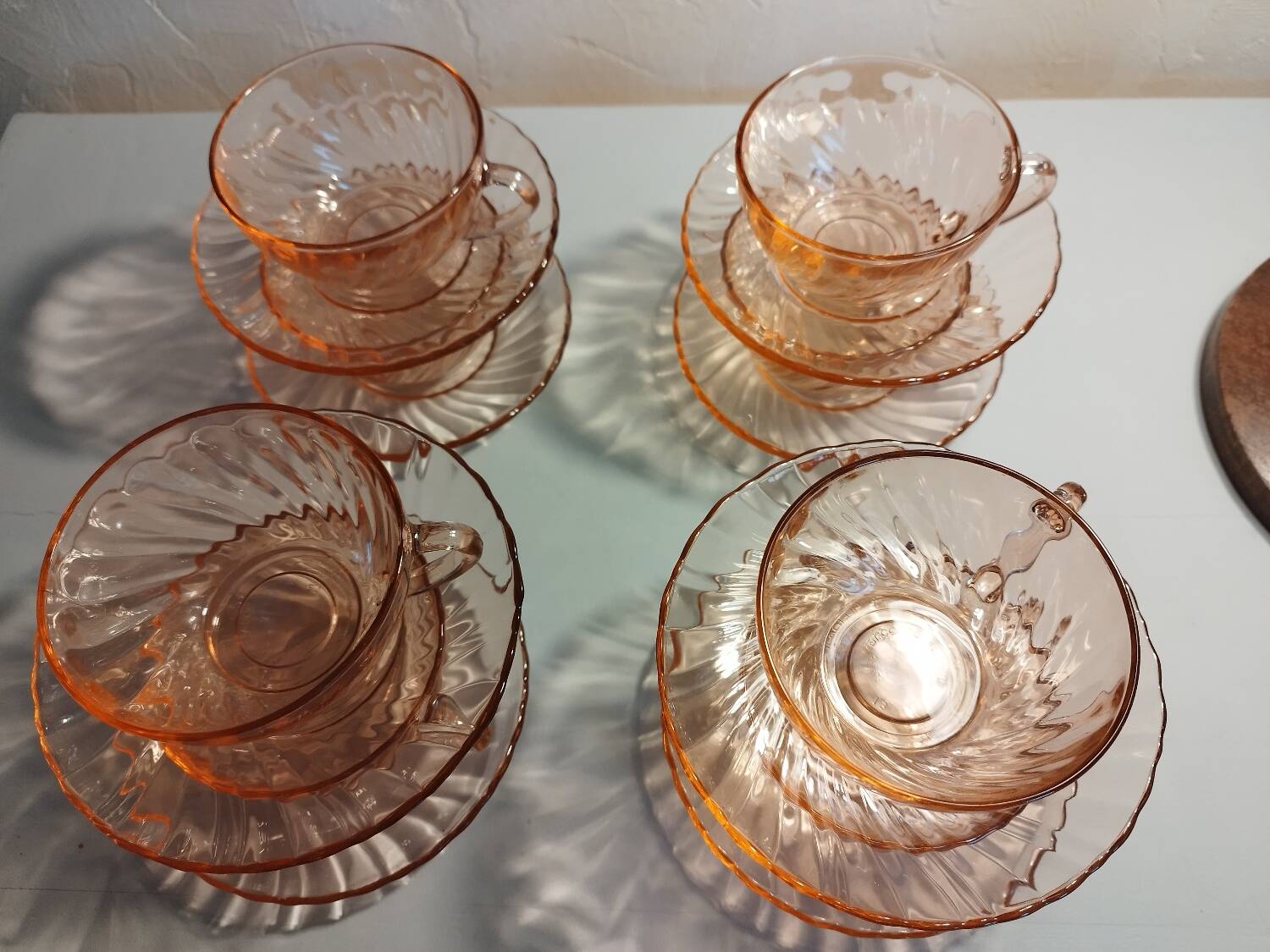 Set of 8 pink glass cups