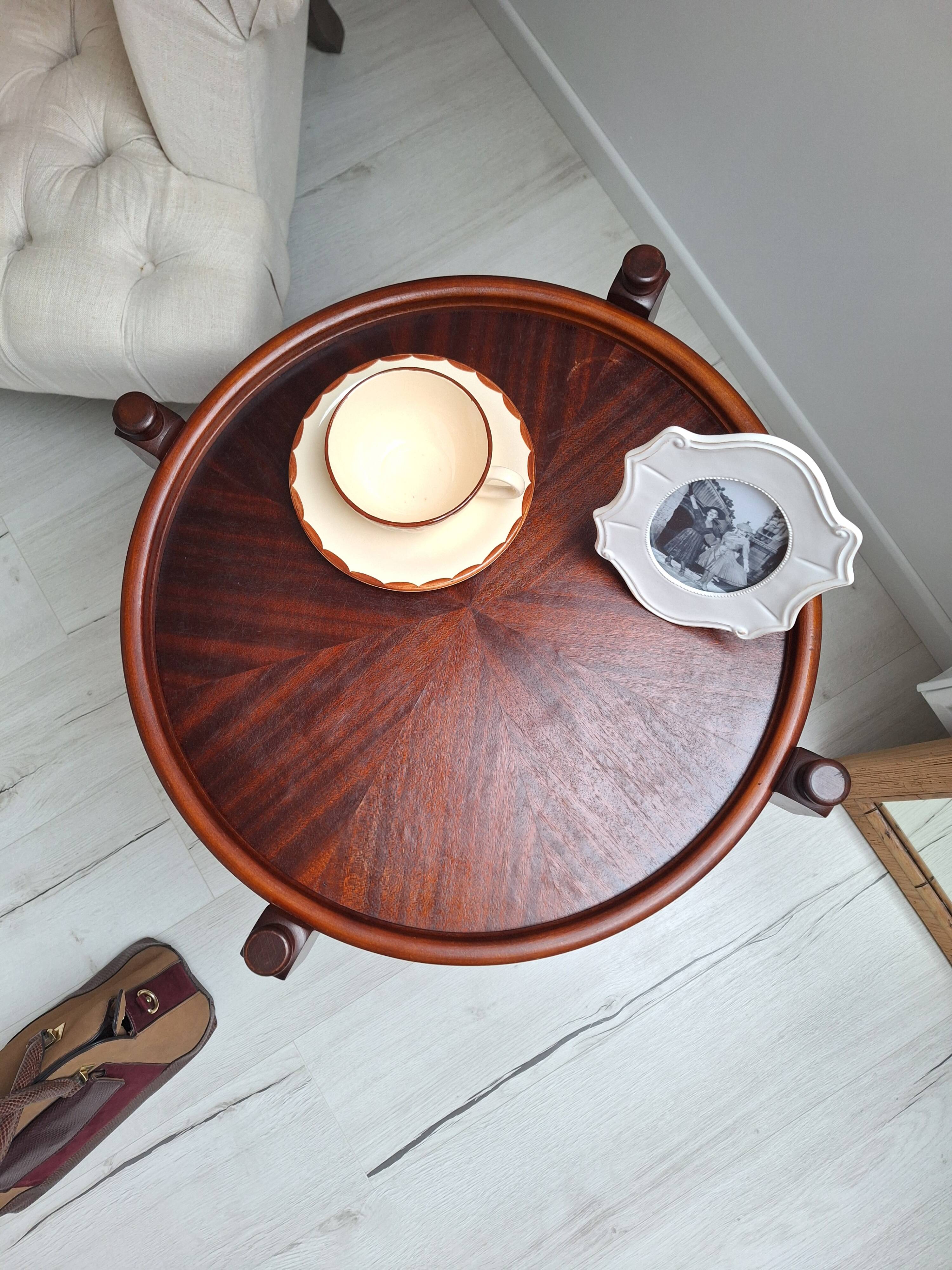 Coffee table / Side table / Round wooden end table