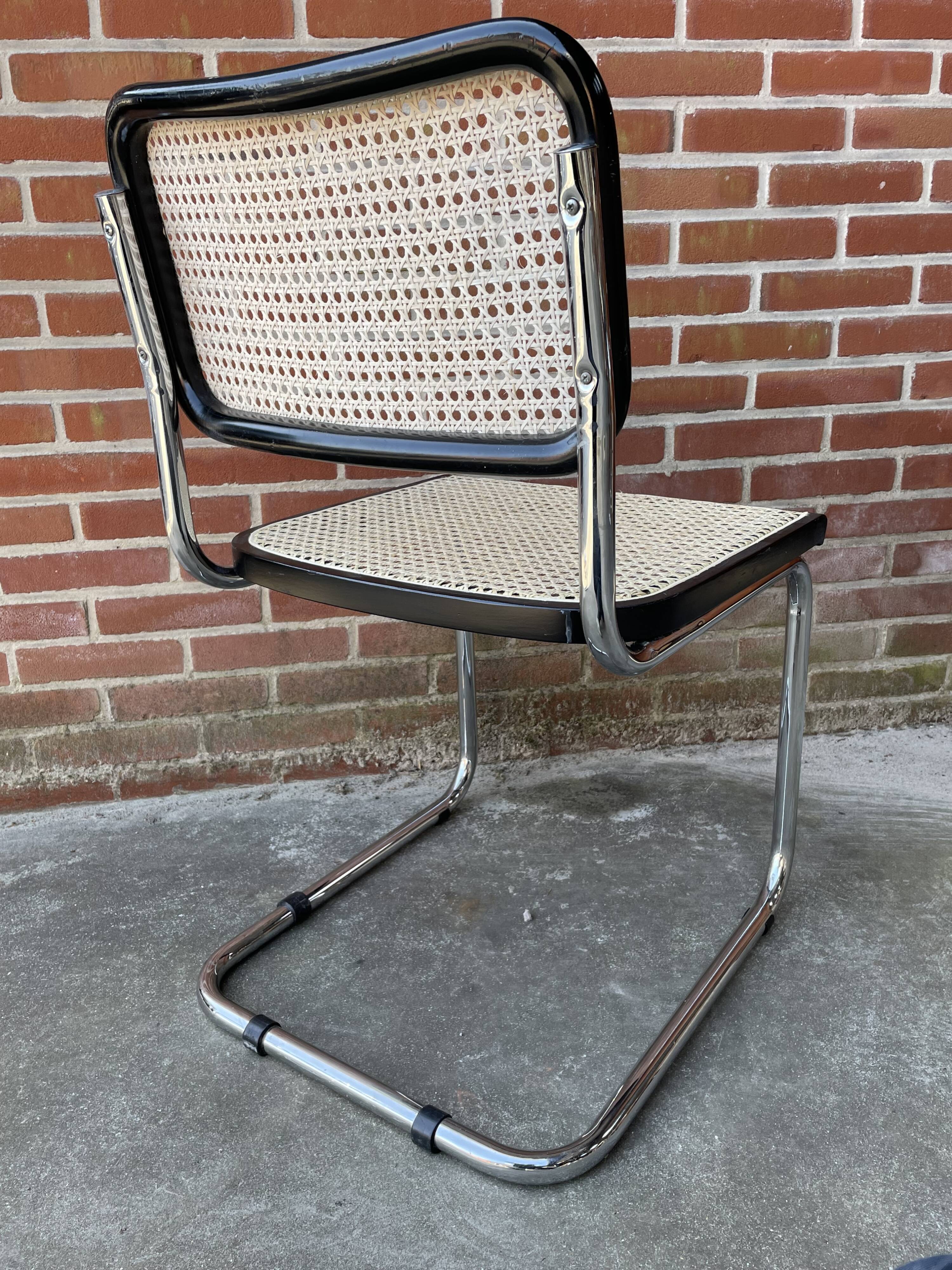 Ensemble de 4 chaises vintage modèle Cesca B32 en noir et chrome