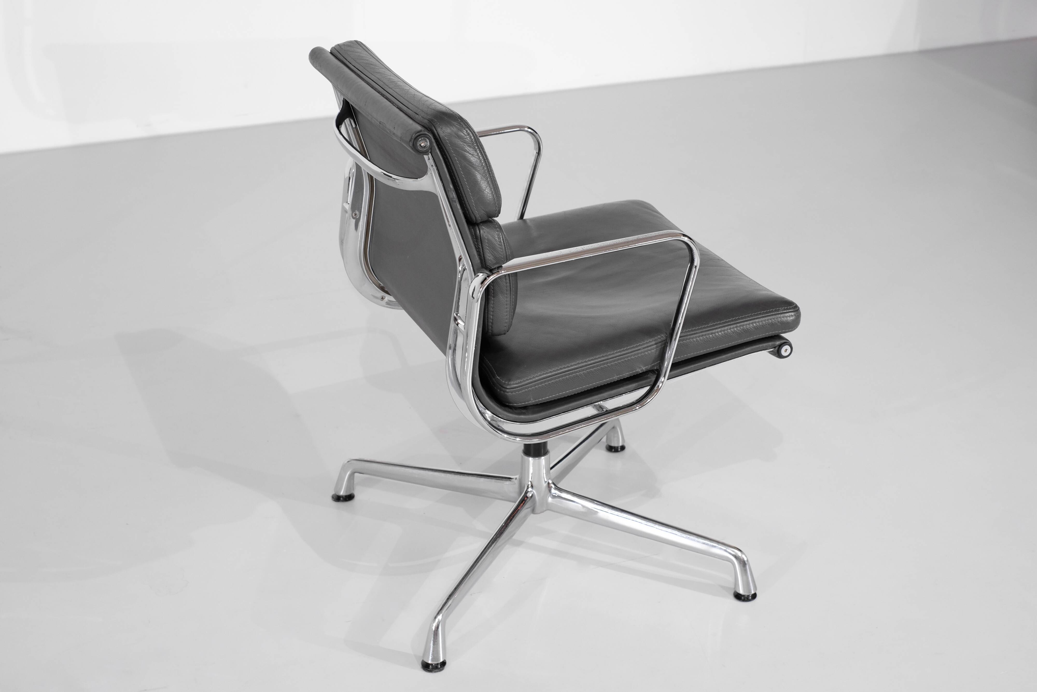 Fauteuil Soft Pad Chaise "EA 208" Charles Ray Eames, USA 1969.
