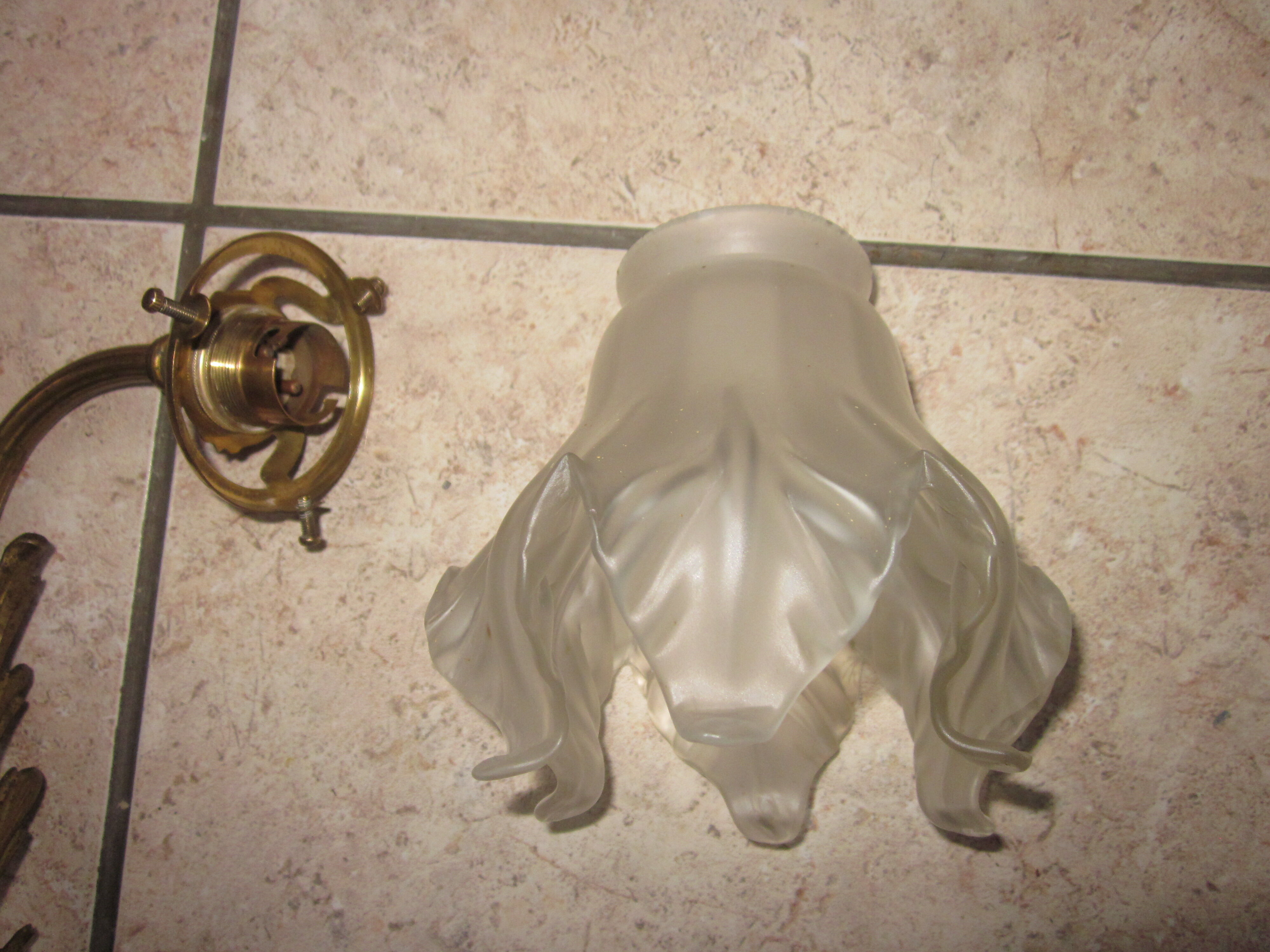 Antique bronze wall lamp