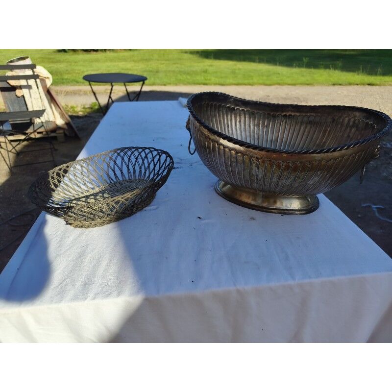 2 silver-plated baskets