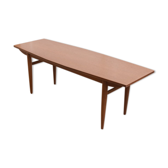 Scandinavian coffee table spindle feet