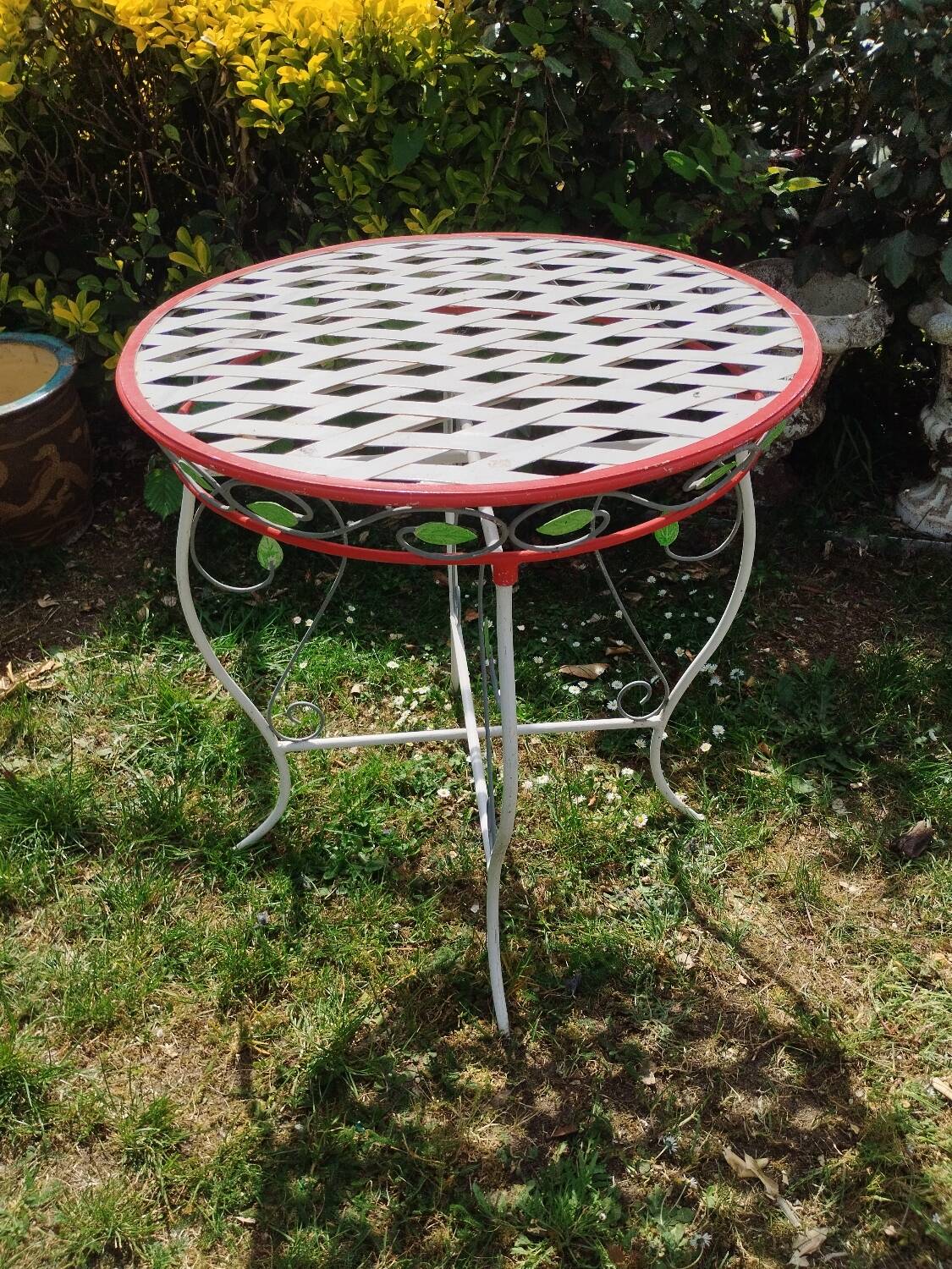 Table de jardin en fer forgé vintage