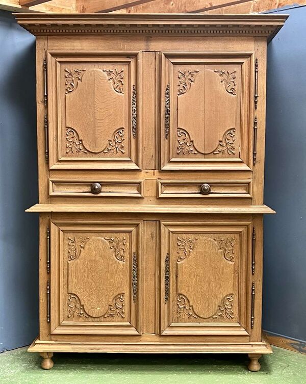 Buffet 4 portes du XVIIIème en chêne brut