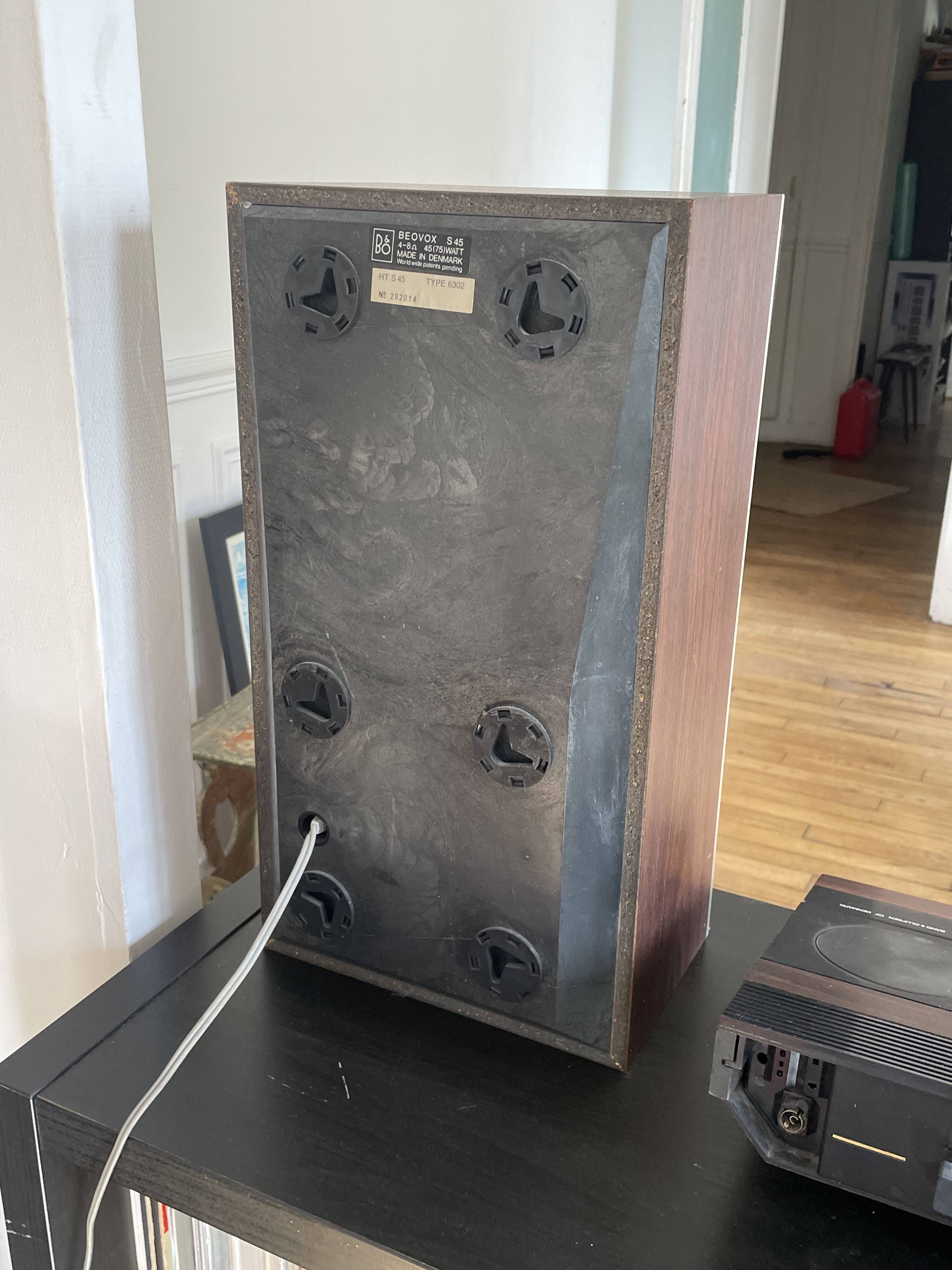 Bang & Olufsen BeoMaster 2000 tuner with Beovox S45 speakers, circa 1970