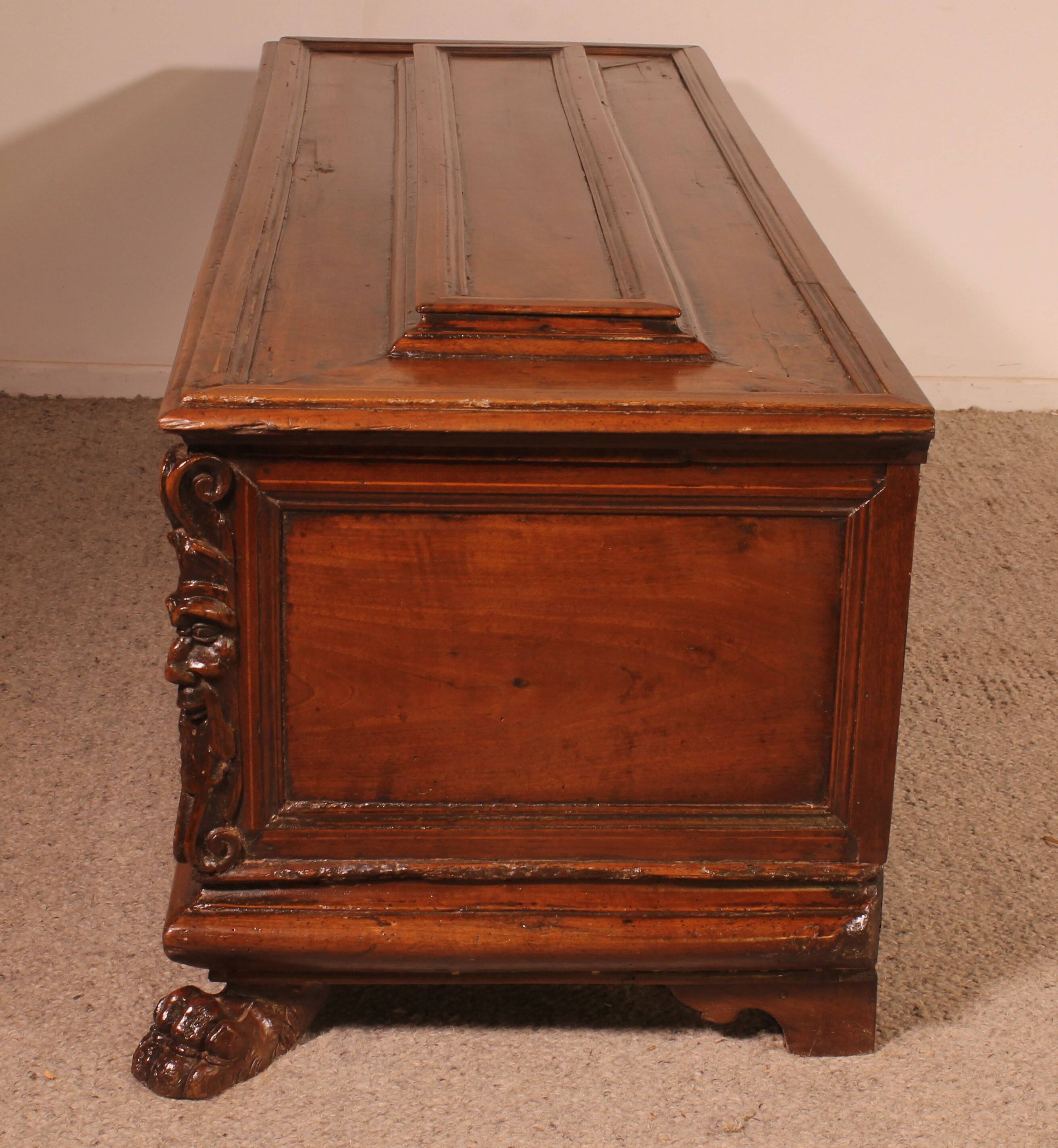 Italian Renaissance Cassone or Wedding Chest in Walnut - 16th Century