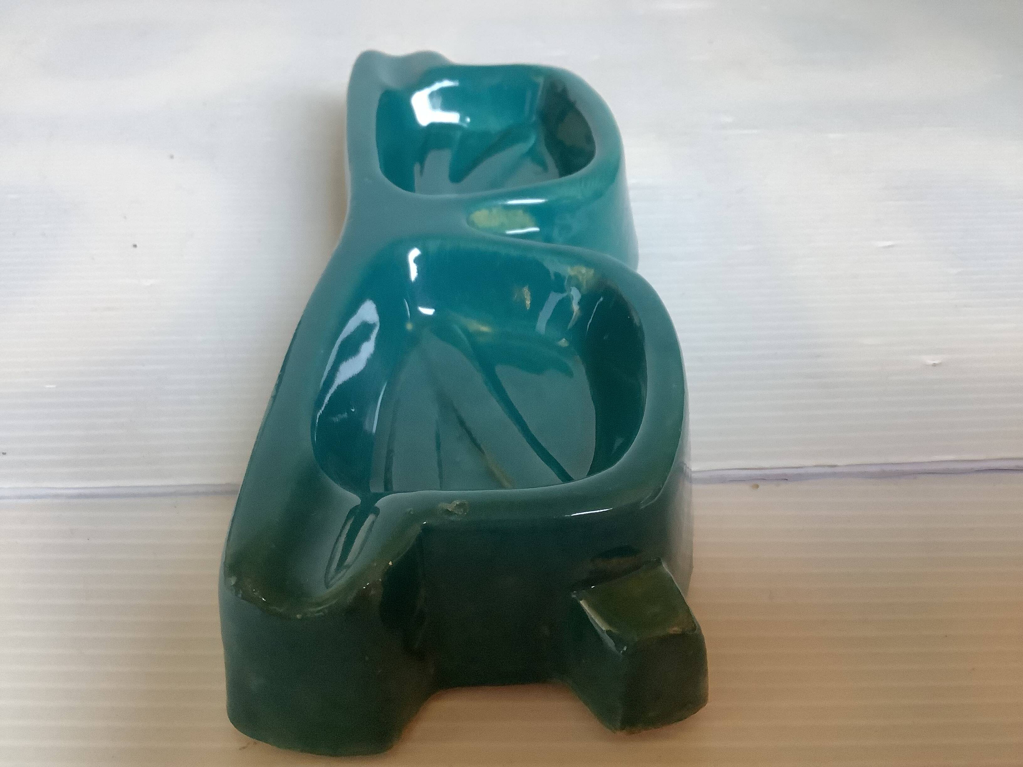 Eyeglass-shaped ring holder/trinket tray