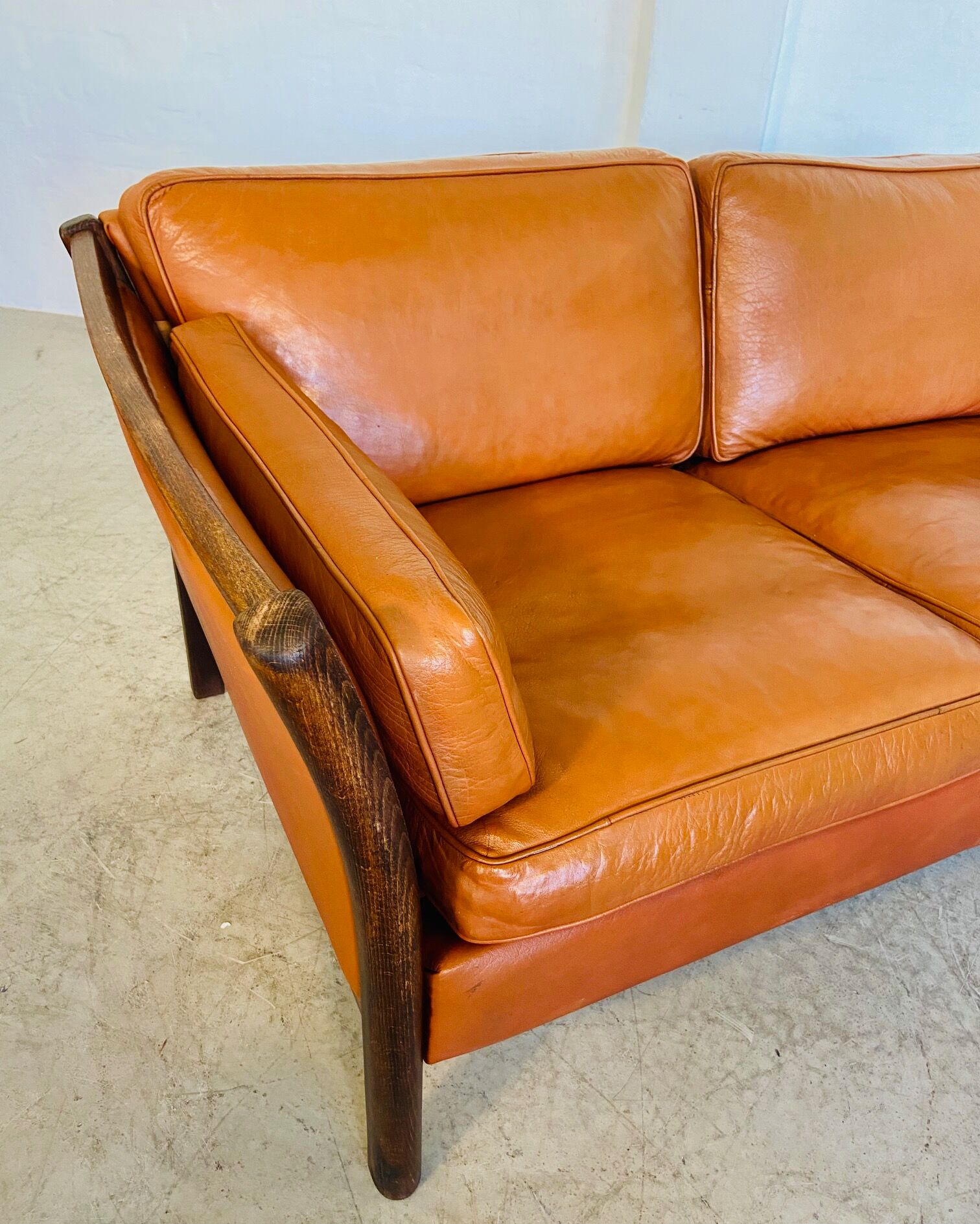 Canapé vintage danois des années 60 en cuir cognac pour 2 personnes.