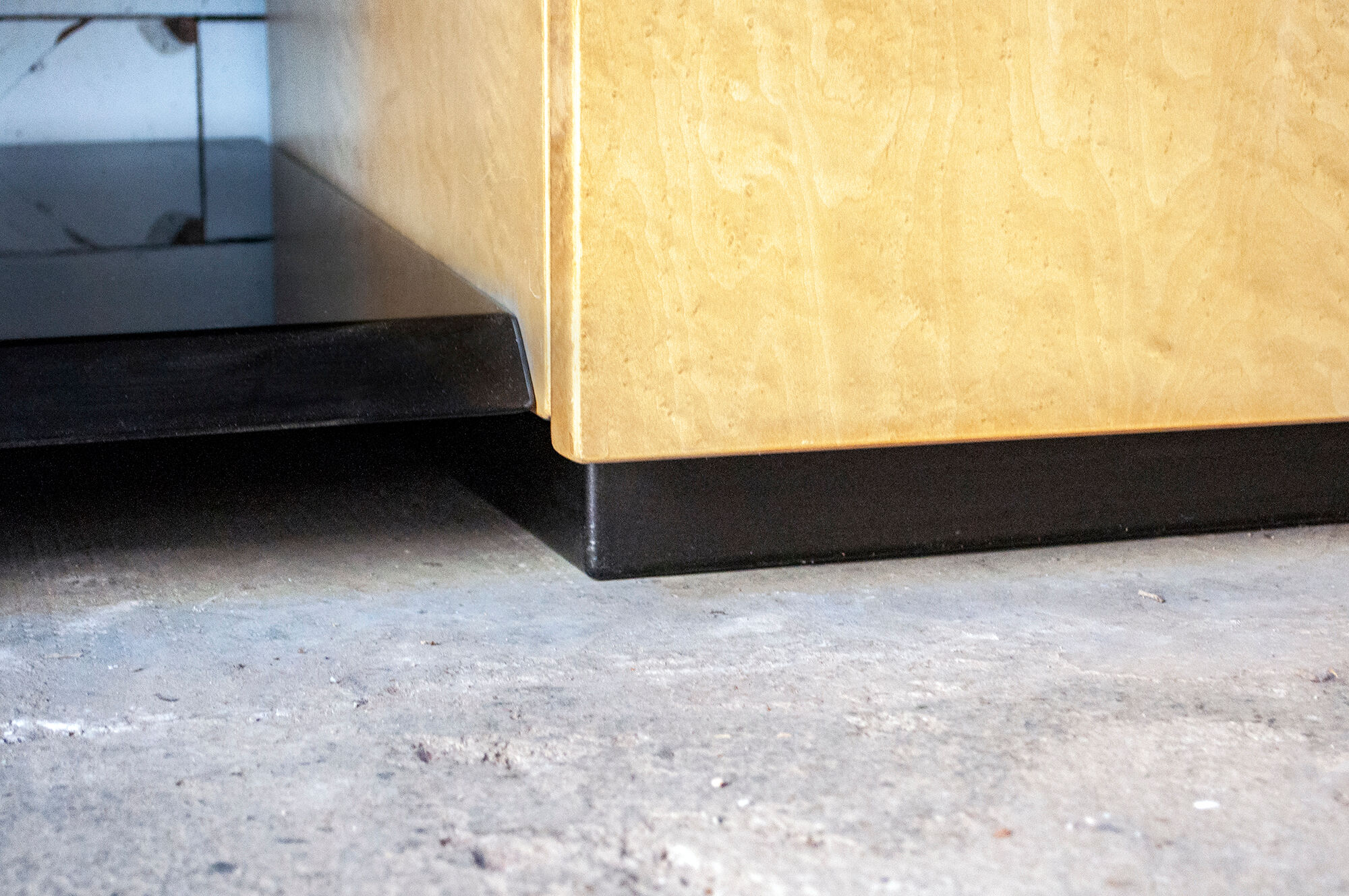 Eye-winked maple sideboard by Giovanni Offredi for Saporiti Italia 1970s