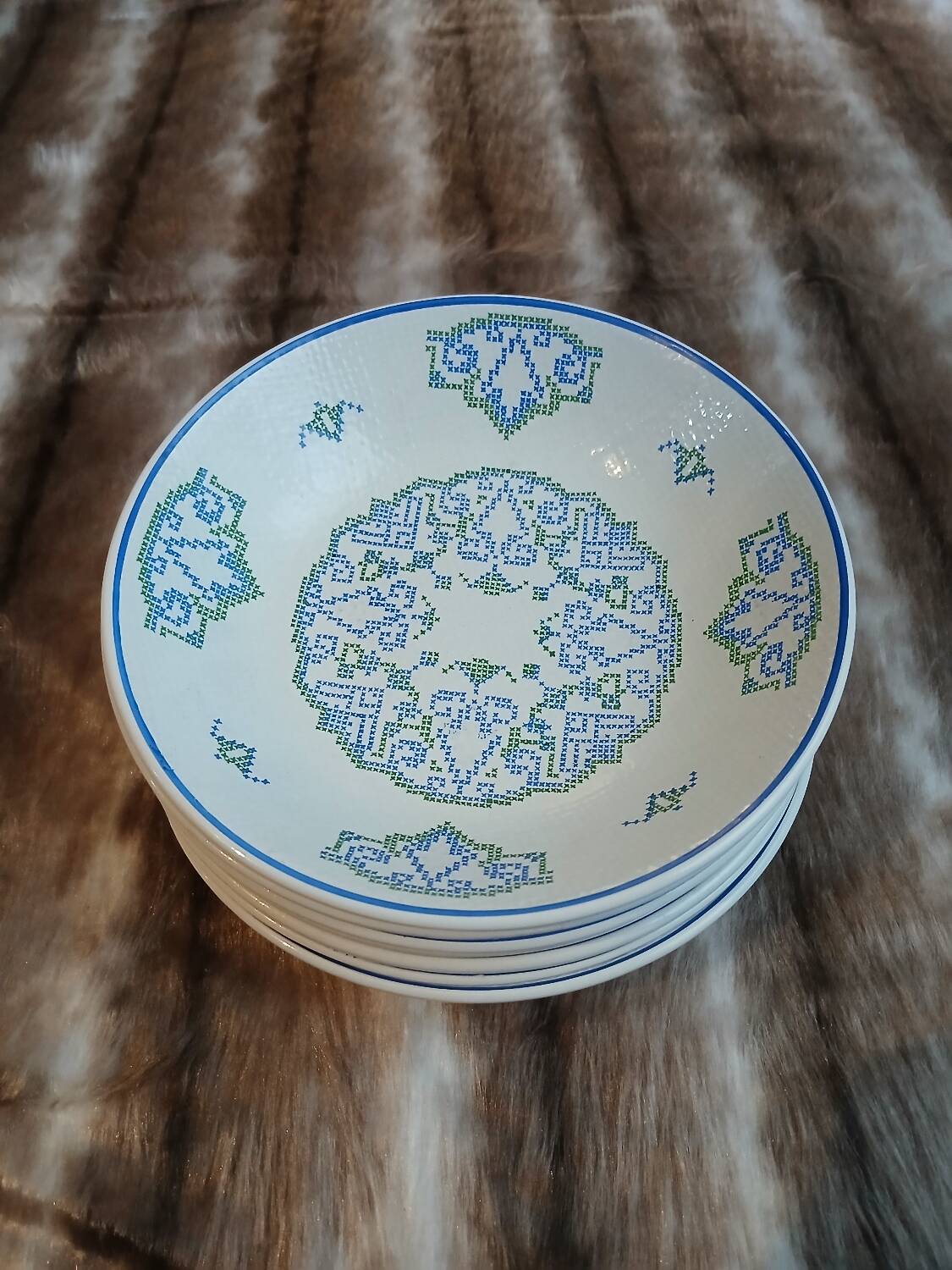 7 small deep plates Salins France