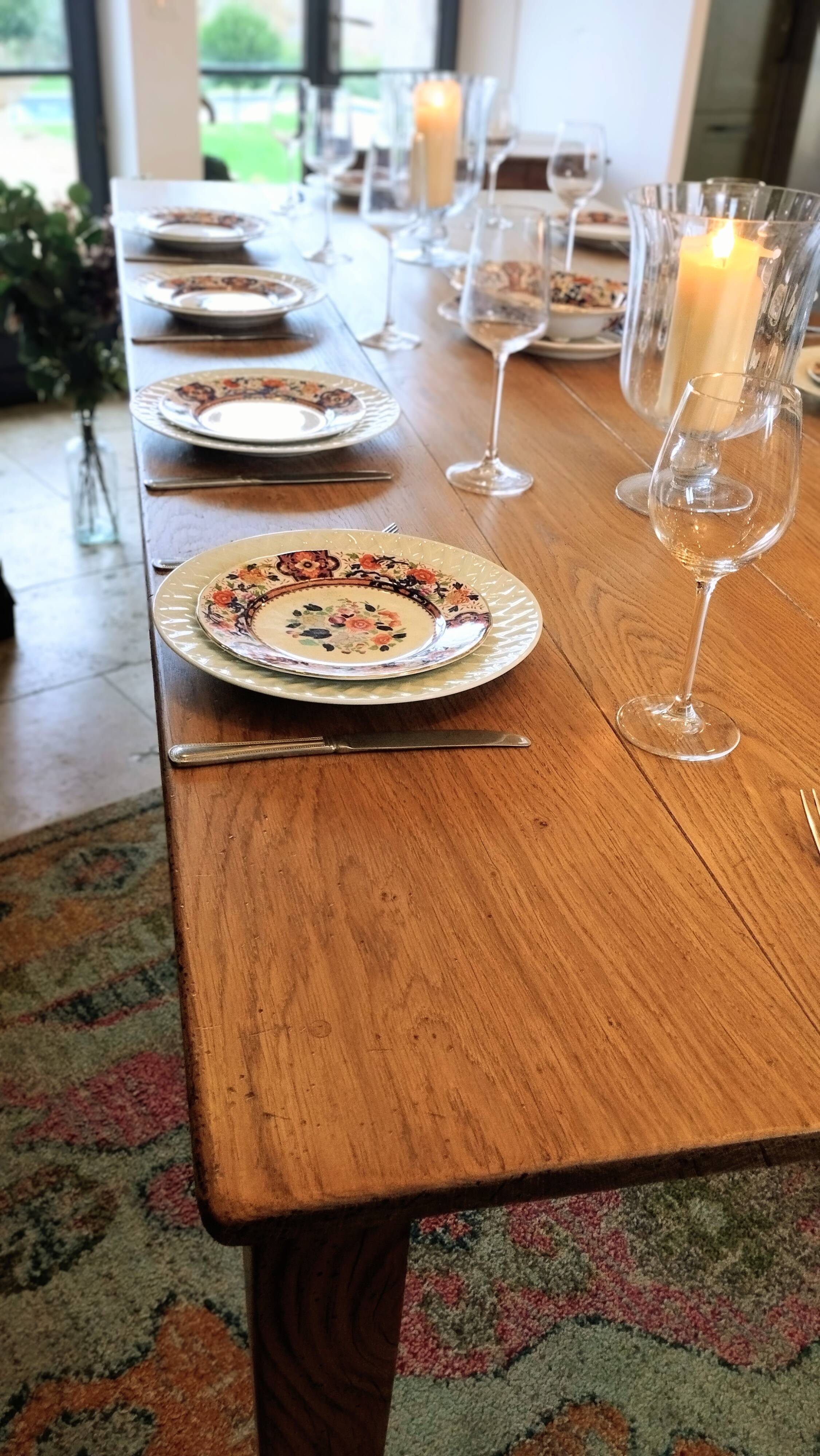 Table de ferme en chêne massif Français.240 x100 patiné avec deux tiroirs.