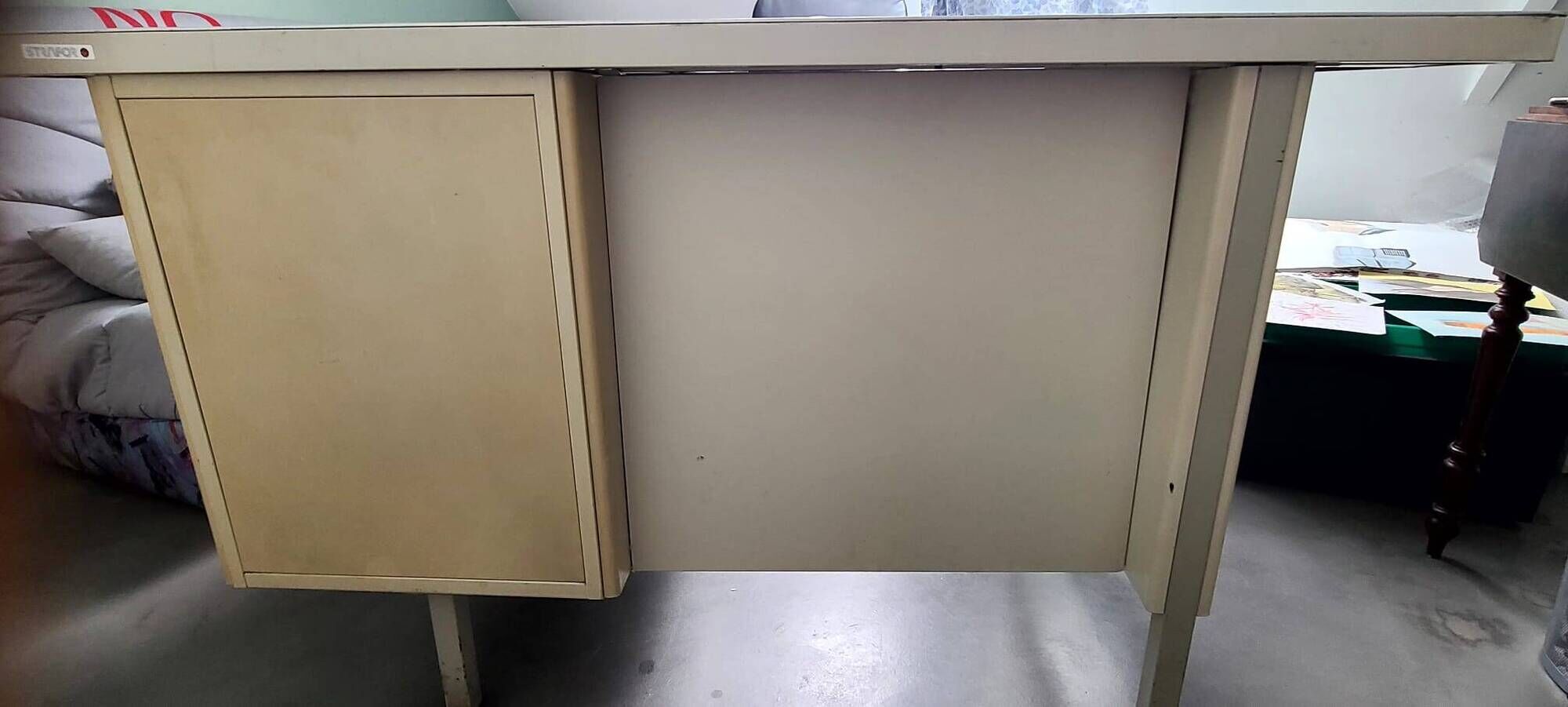 Industrial metal desk Strafor
