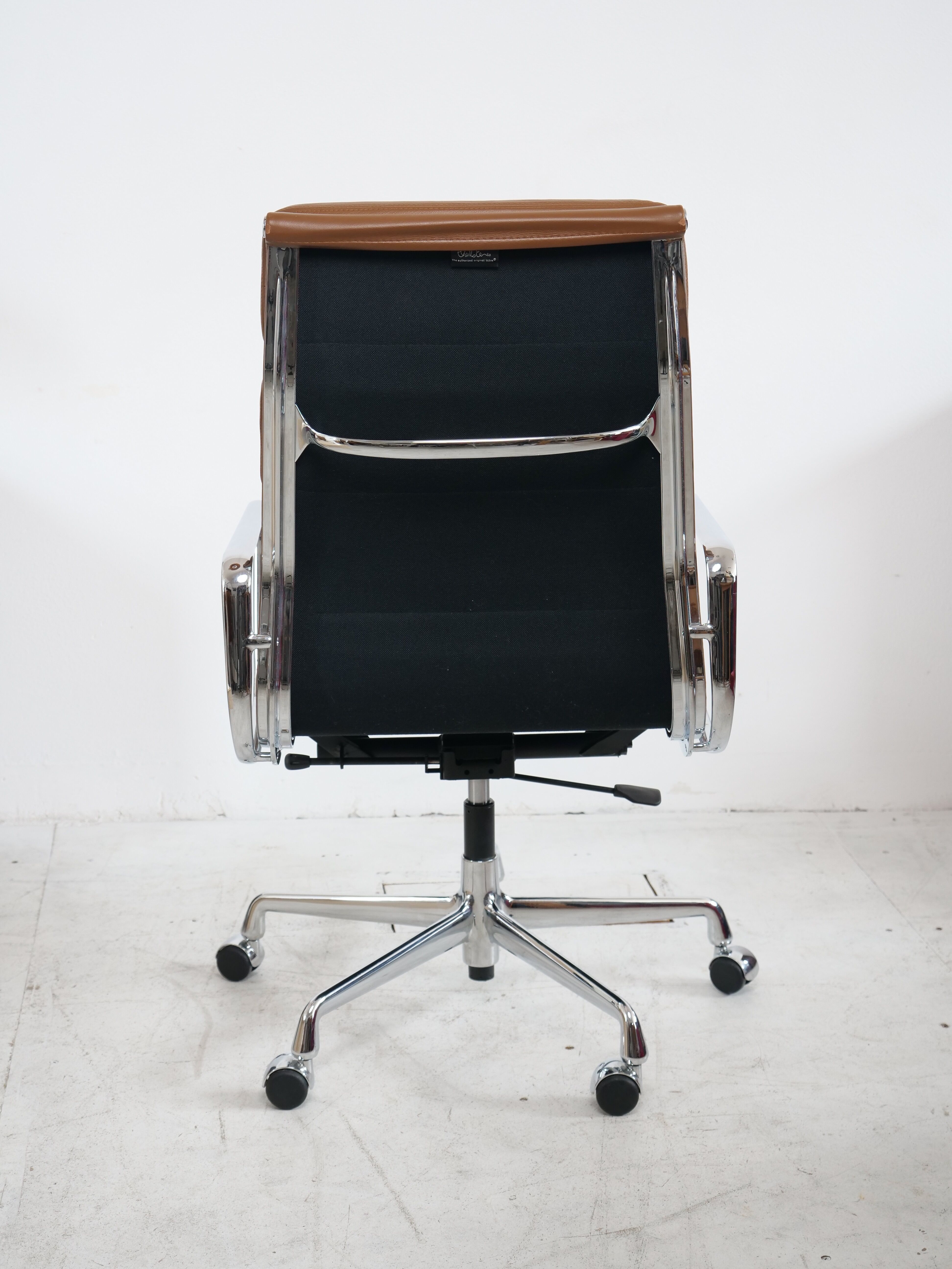 Eames EA 219 Vitra leather office chair