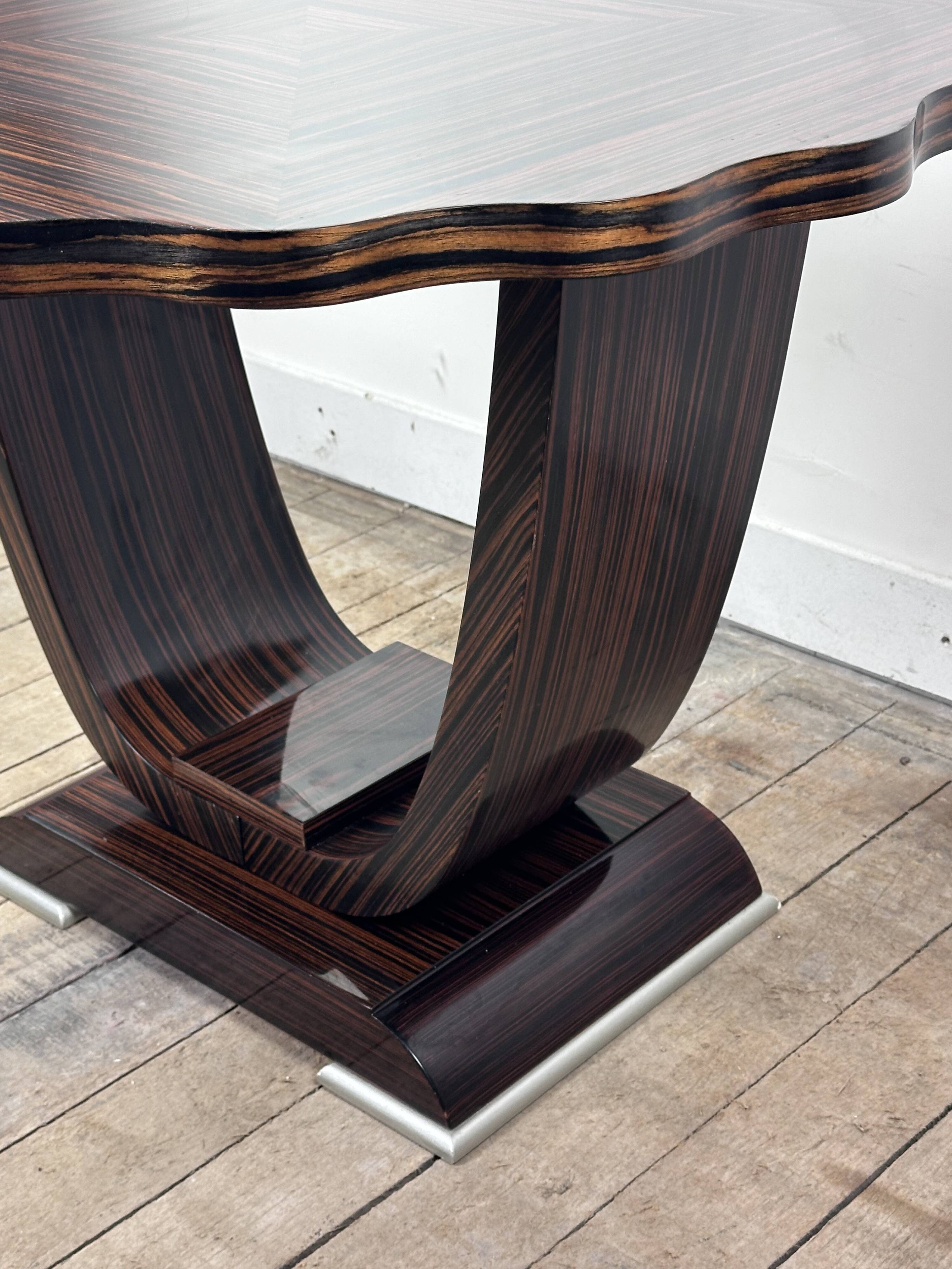 Art Deco period side table in Macassar ebony, 1930