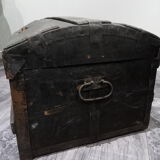 Malle ancienne noire