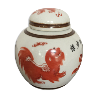 Covered porcelain pot of China