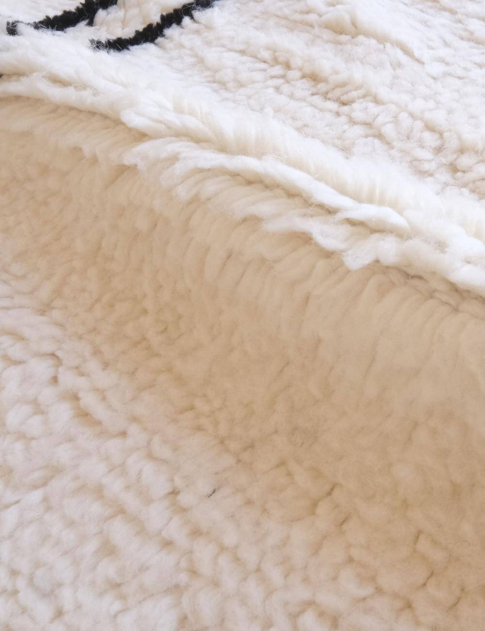 Beni Mrirt White Rug - 265 x 165 cm