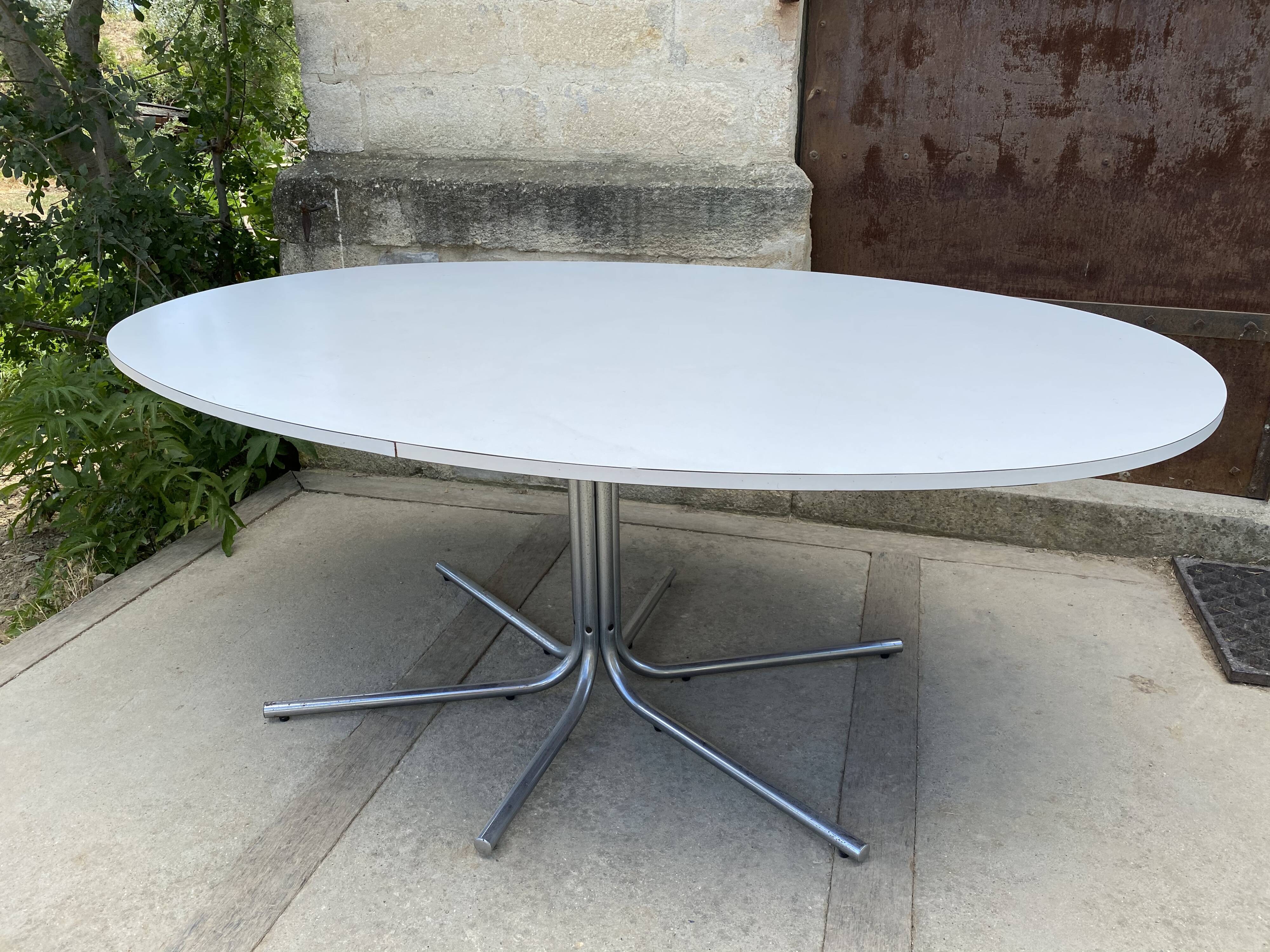 1970s oval design table