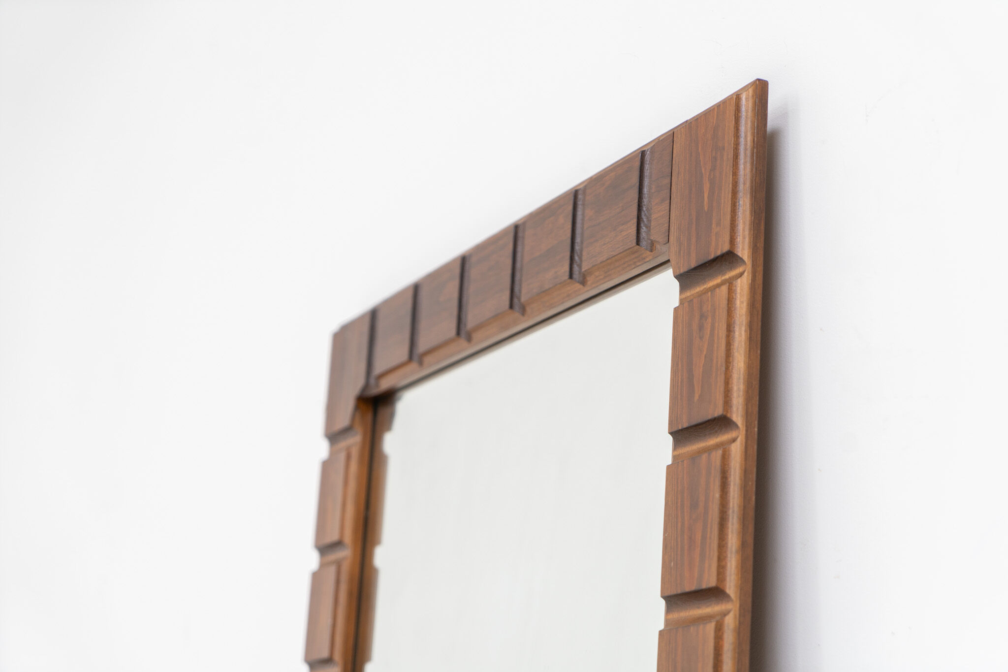 Miroir mural graphique sculptural