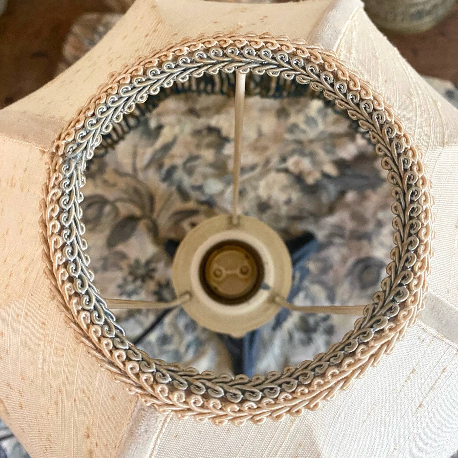 Retro wrought iron and pearl lamp