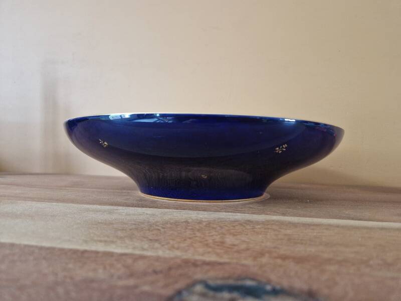 Important cobalt blue and gold porcelain cup from Sèvres - 1946