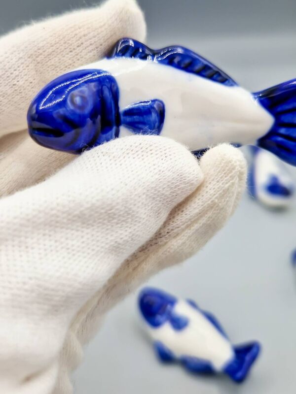 Lot de 11 porte couteaux poissons en porcelaine bleu blanc vintage