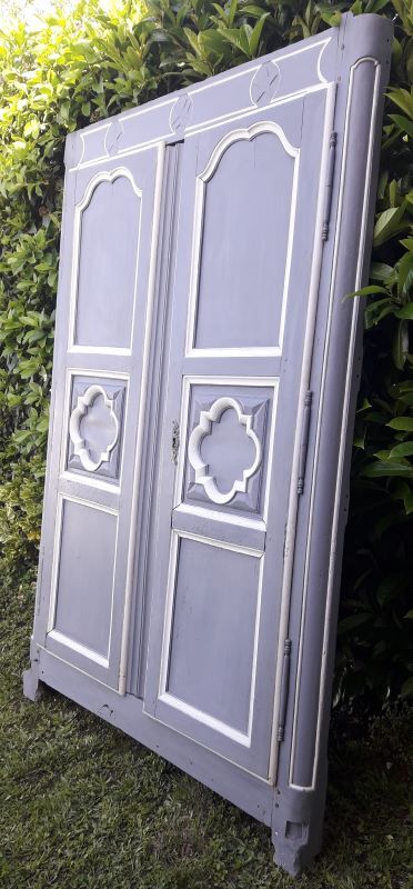 Lyon's 18th-18th-painted walnut façade rechampi