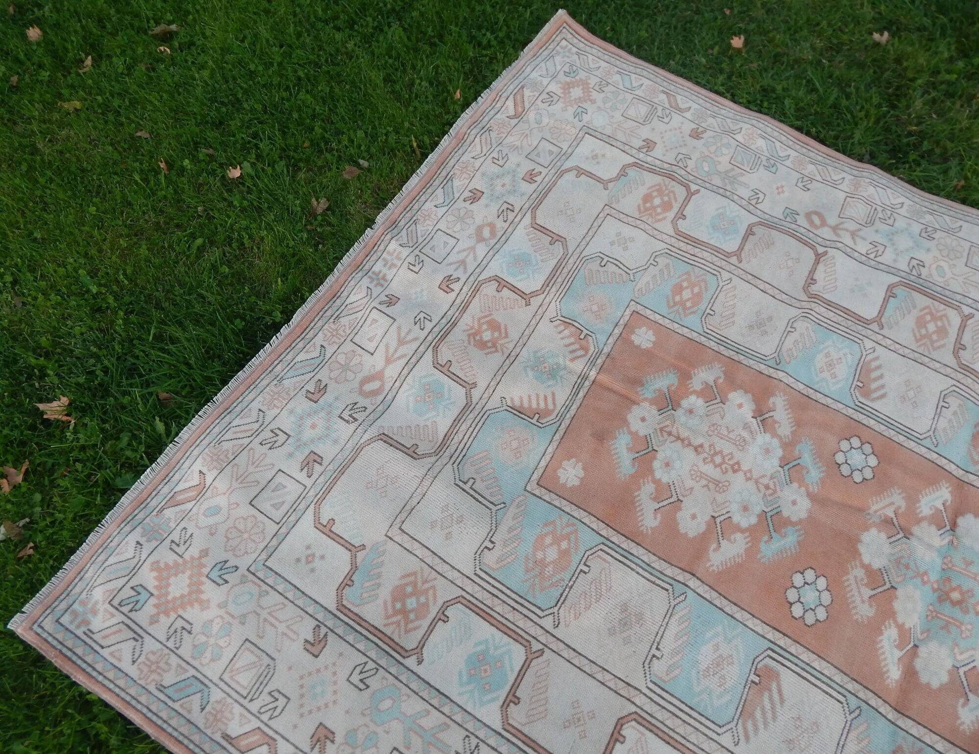 Vintage Turkish Oushak rug 200x280 cm