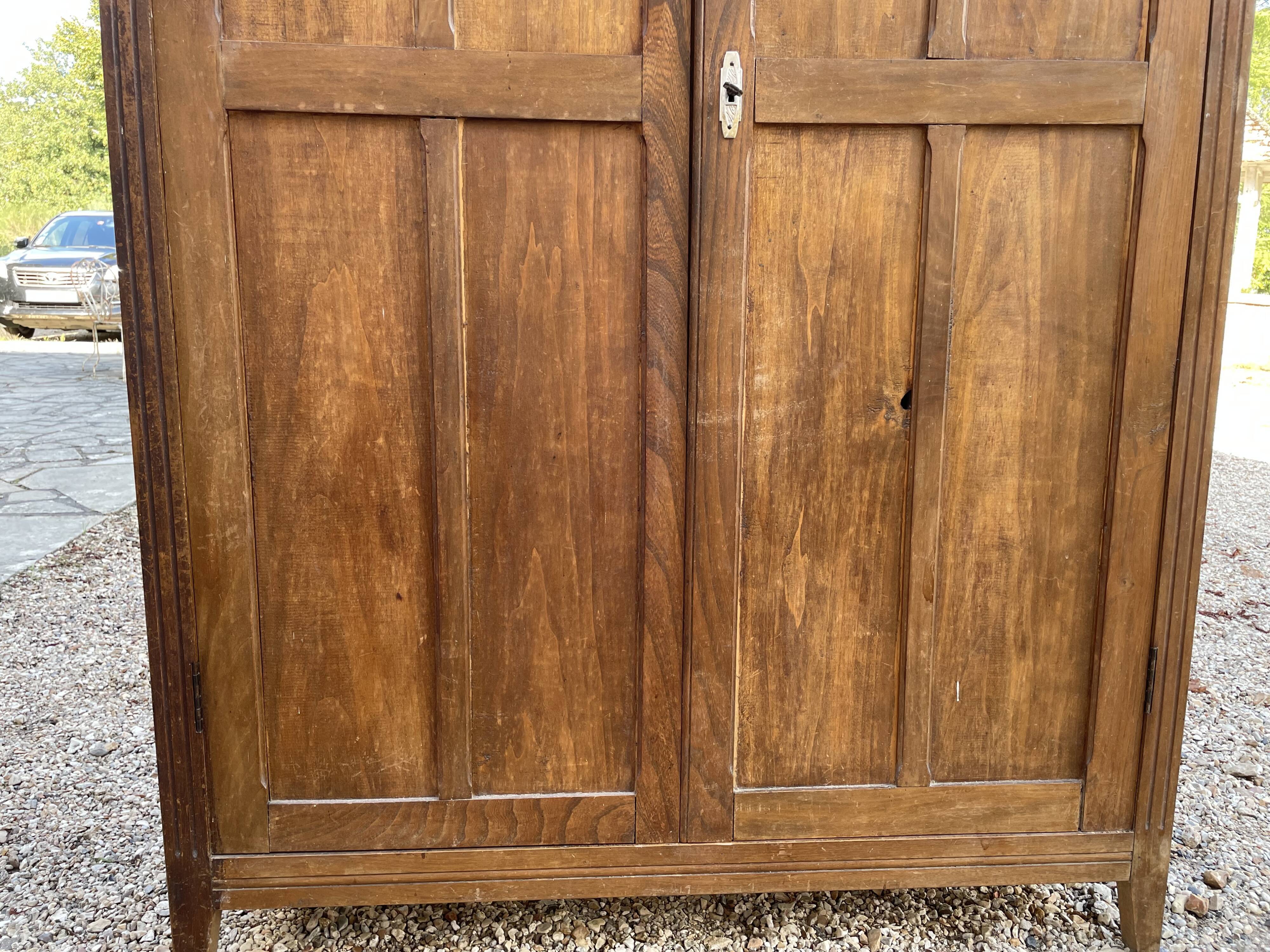Armoire parisienne