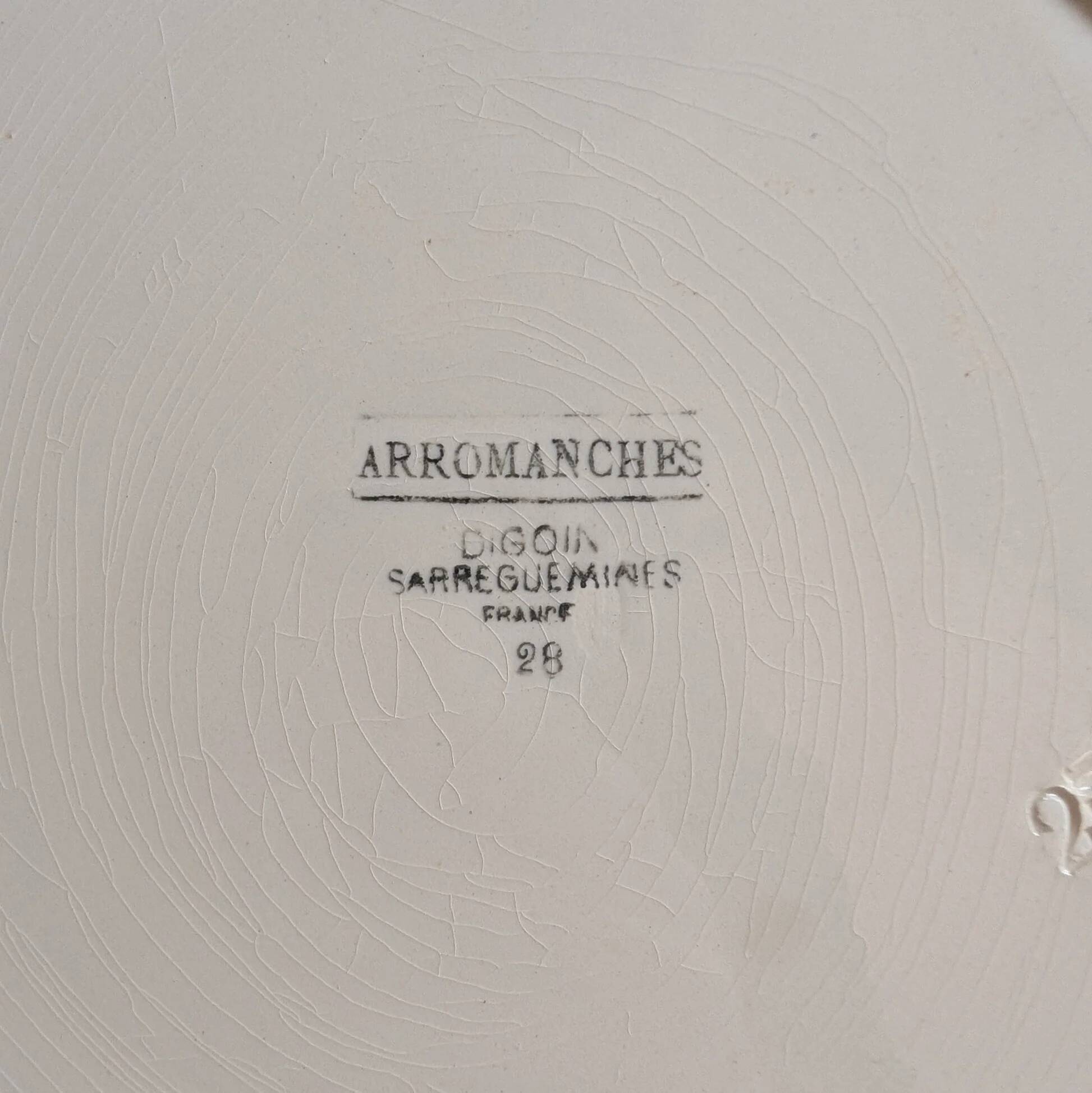 Plat beige petites fleurs