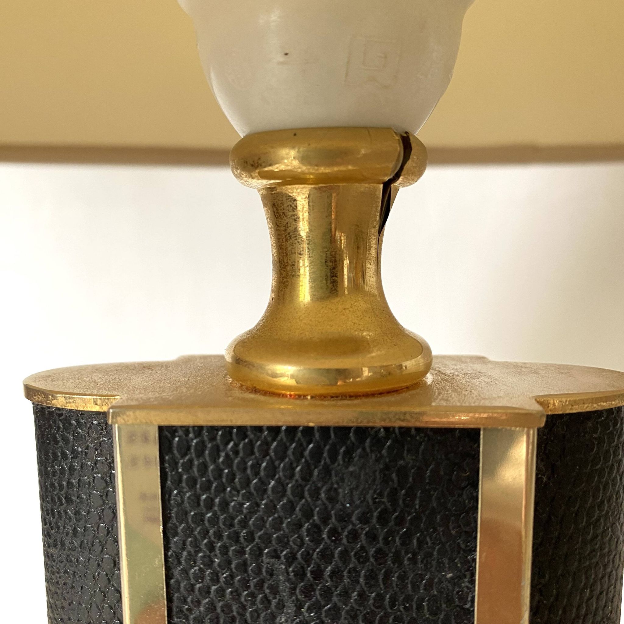 70s-80s living room lamp in leather and gold metal