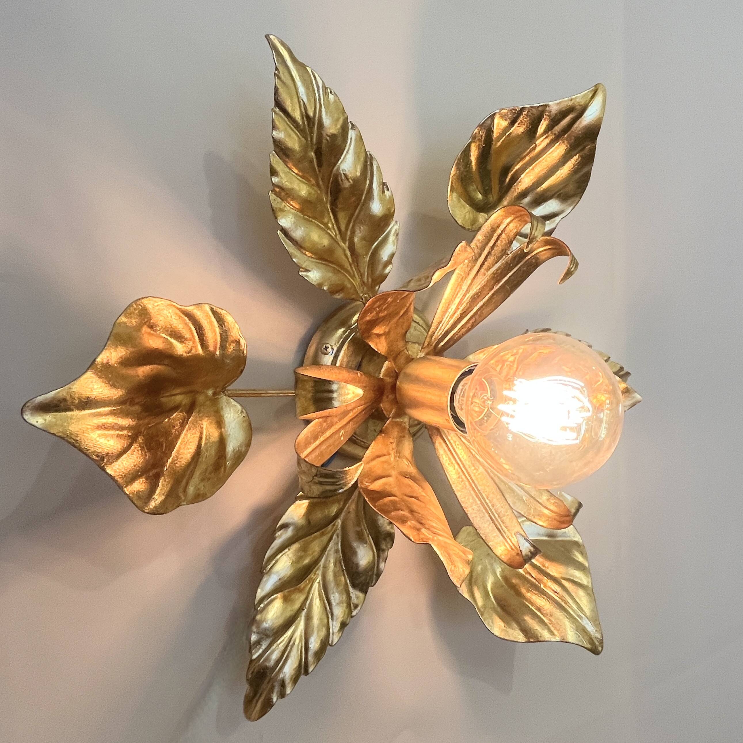 Applique fleur vintage en métal doré à la feuille d'or